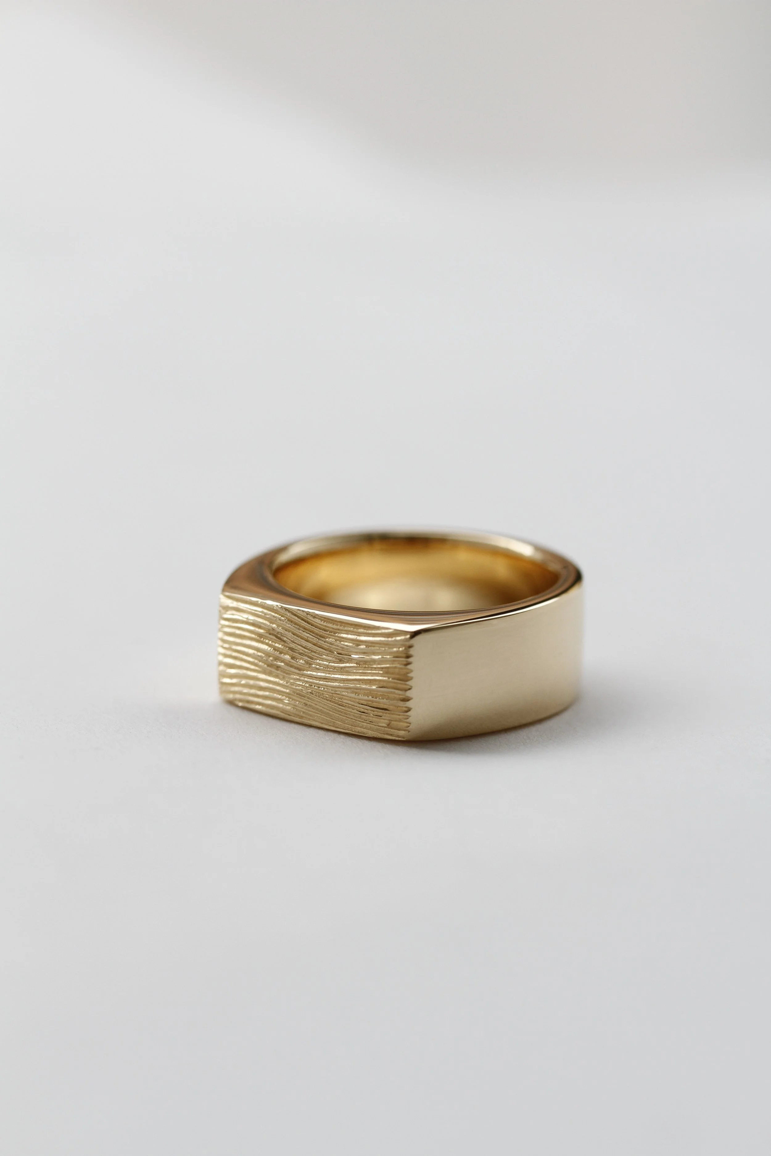 UTB_kantasormus kopio.jpg