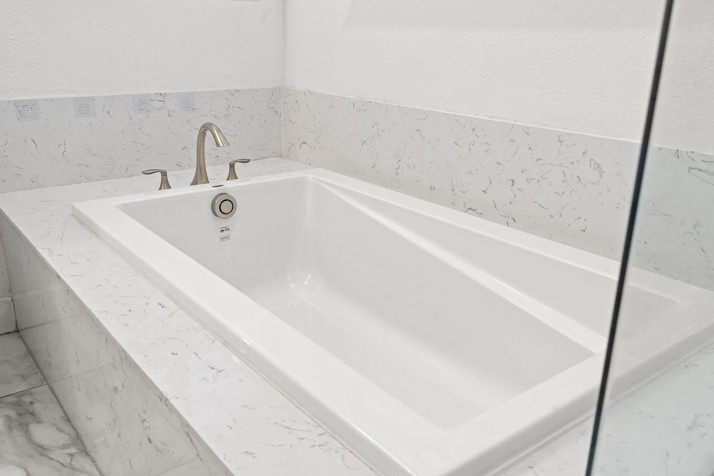 Primary Bathroom Tub.jpg