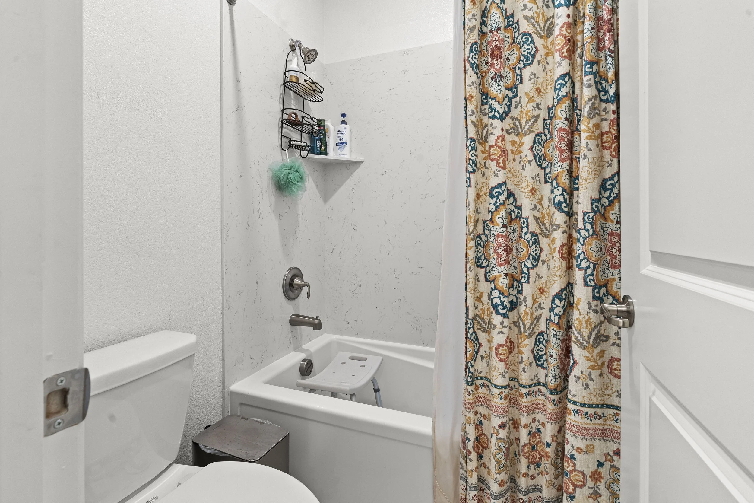 Secondary Bathroom (4).jpg