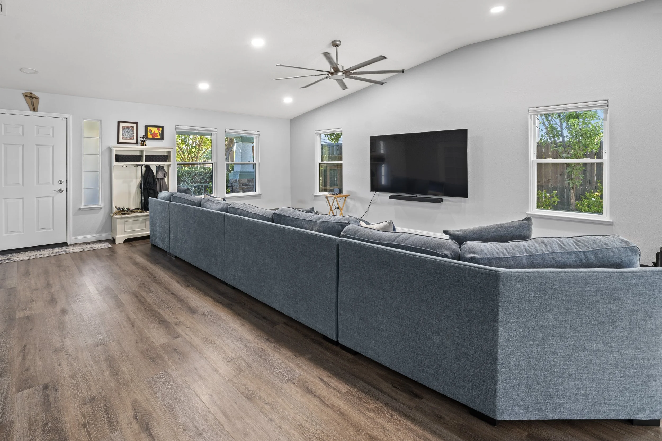 Living Room 2.jpg