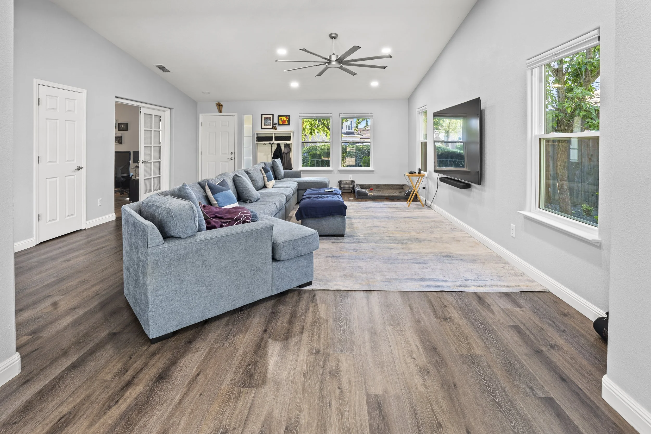 Living Room 3.jpg