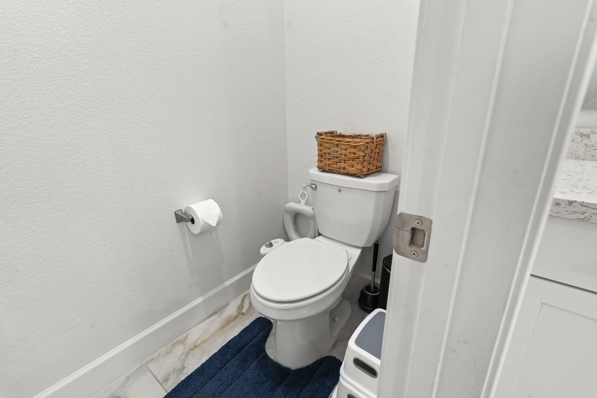 Primary Bathroom (3).jpg