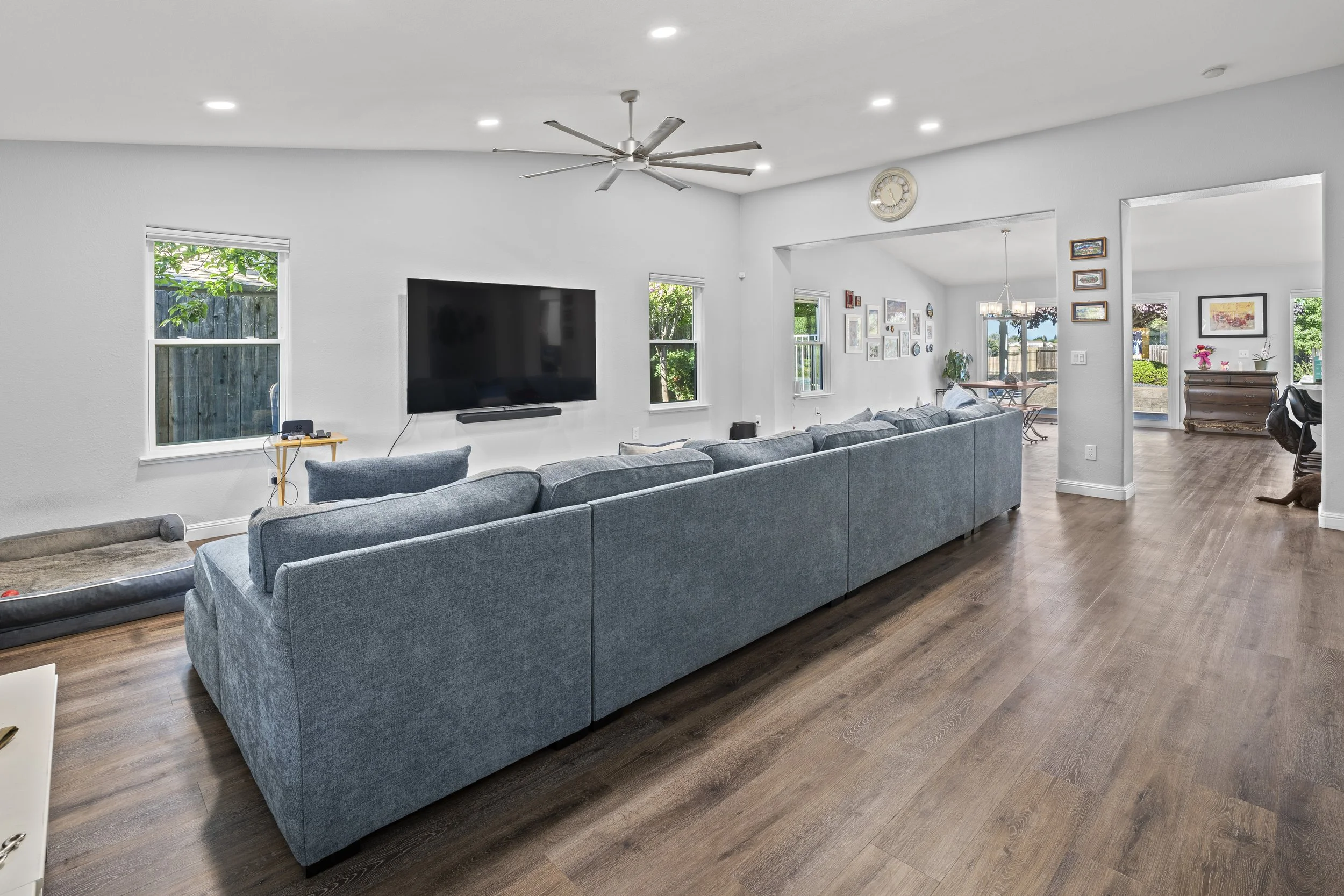 Living Room 1.jpg