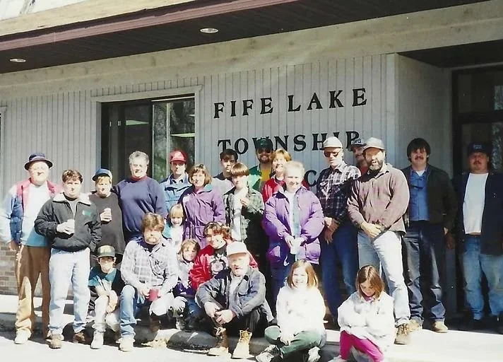 tree-planting-volunteers.jpg