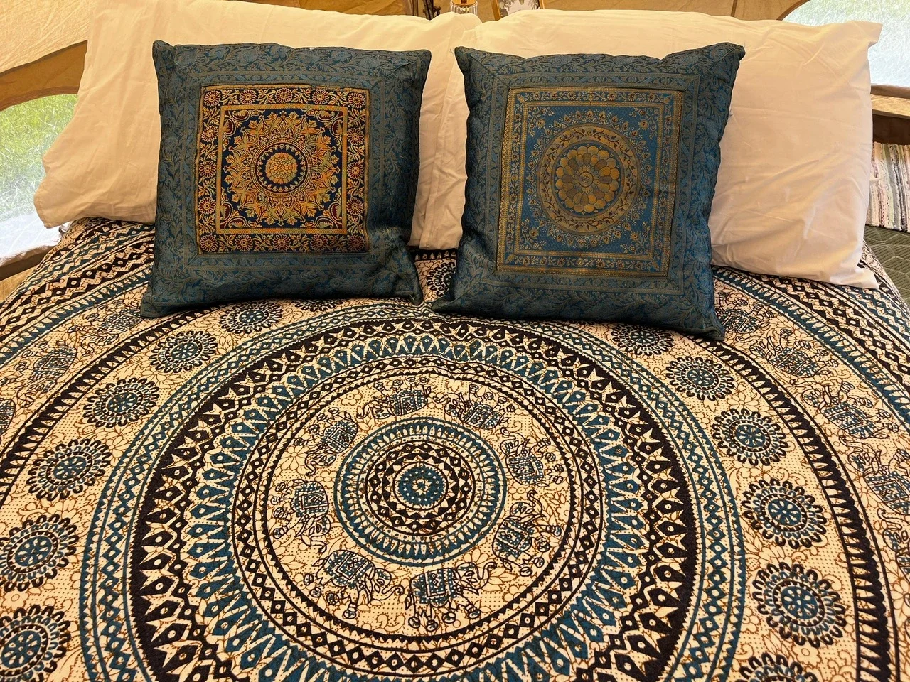 enwild glamping double bed blue cover.webp