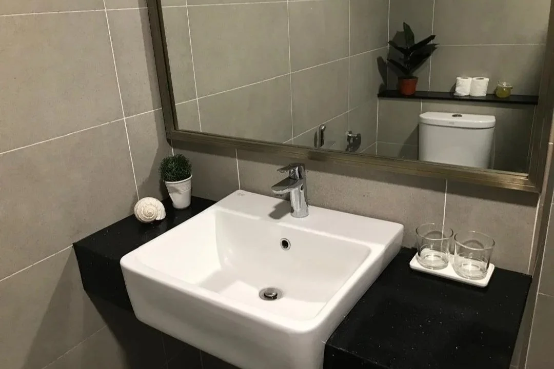 toilet1.jpg