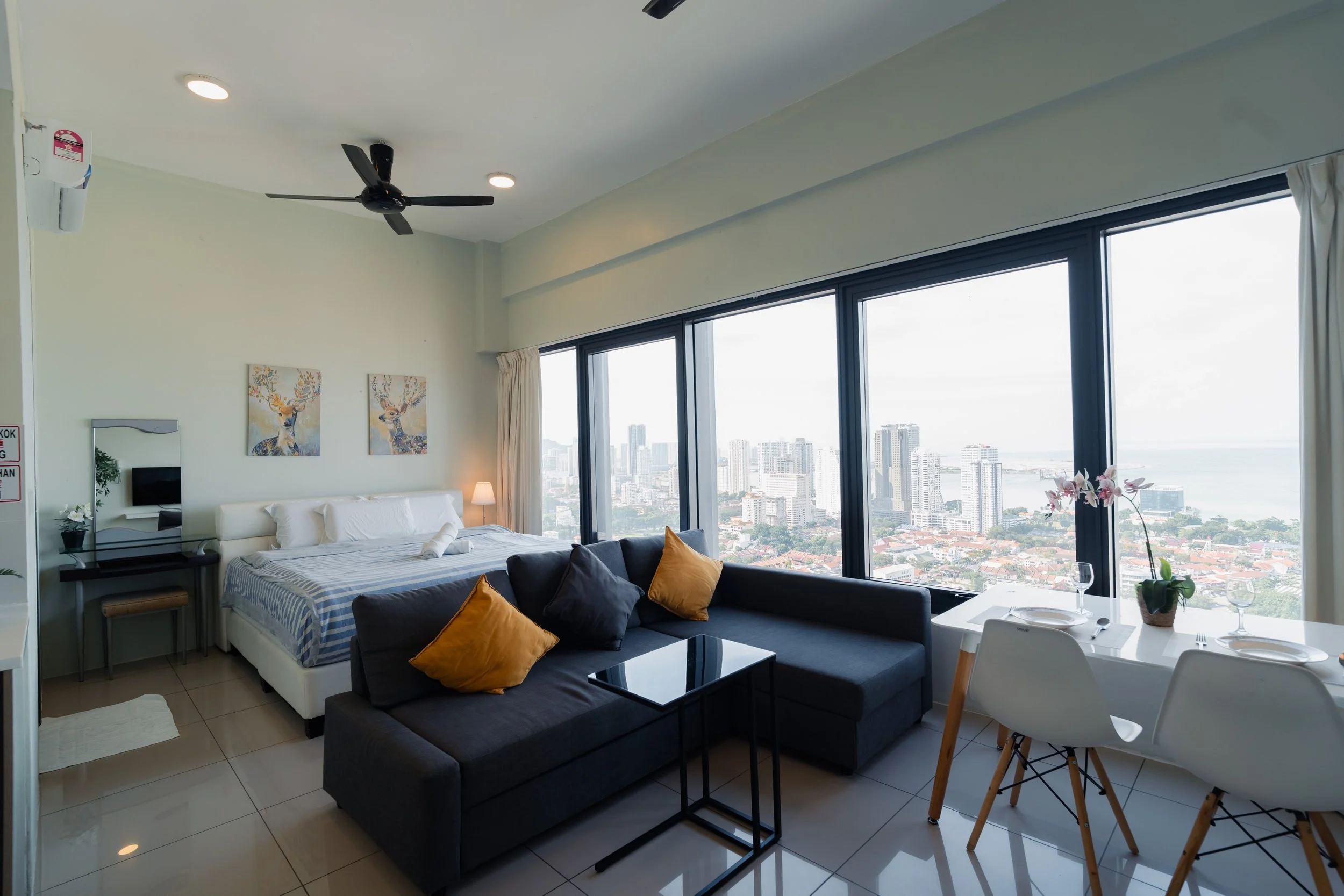 Sea View Studio @ Tropicana 218 Macalister