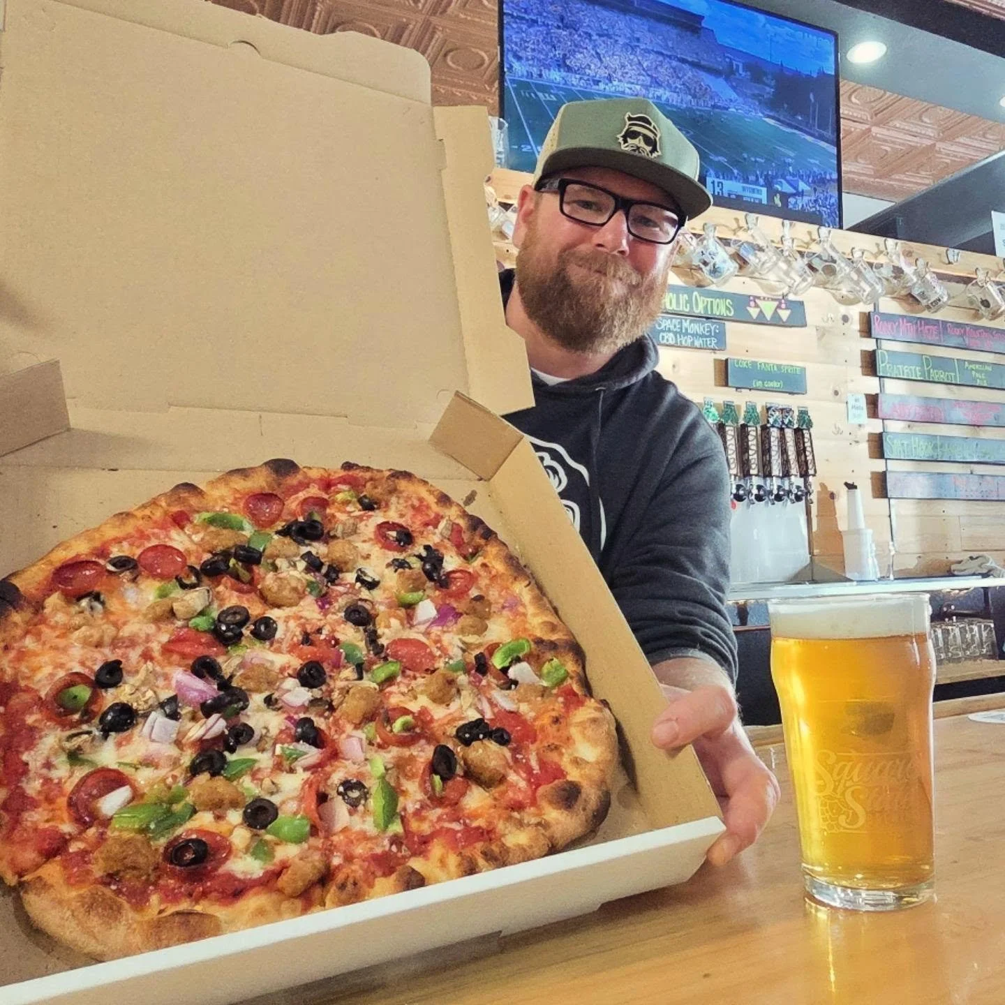 We've got you covered for game day! Opening 11 AM Saturday and Sunday. 🍻

#gameday #pizza #beertime #squarestatebrewing #downtownrocksprings