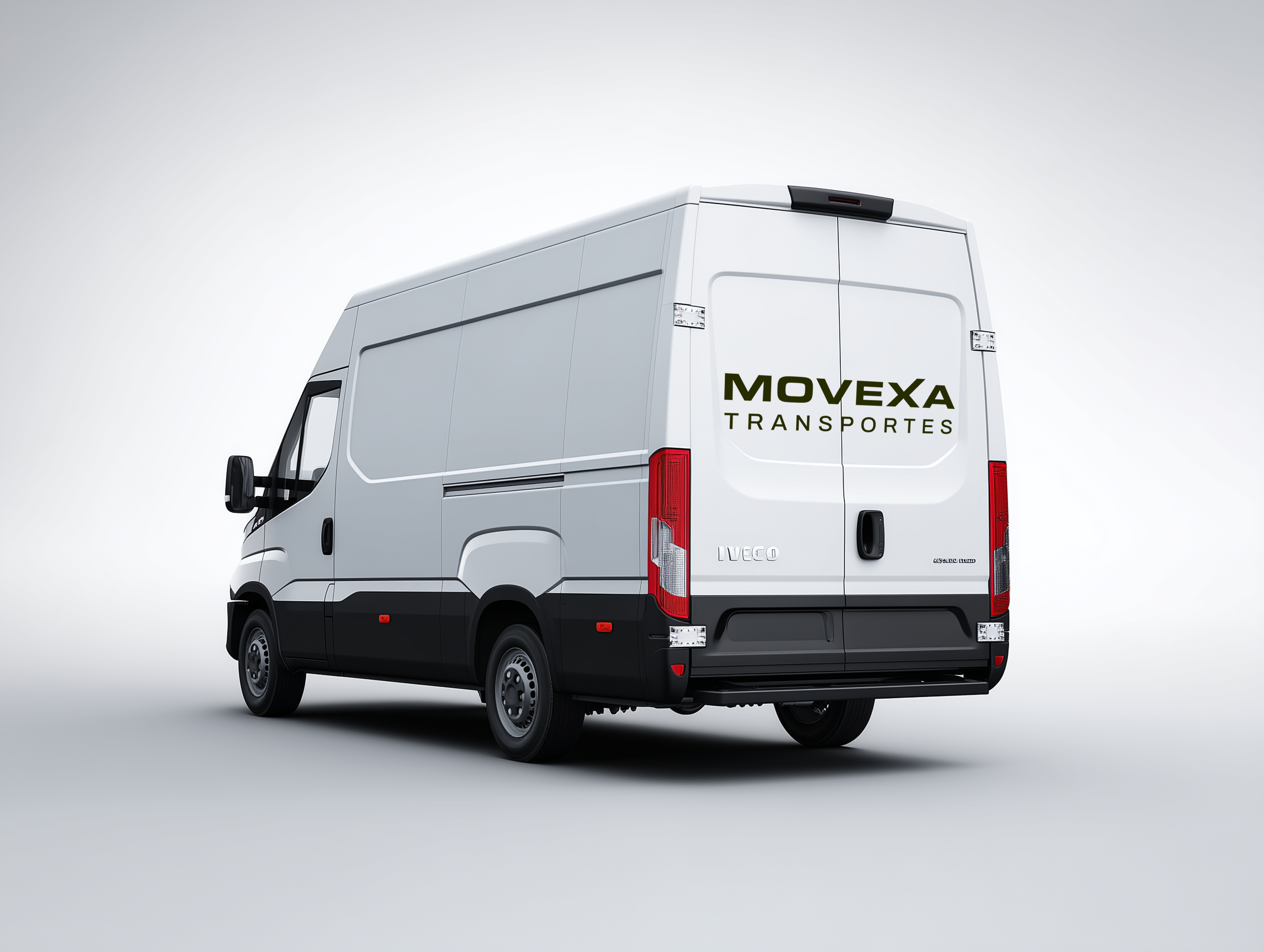 Camión blanco con logotipo de Movexa Transportes en la parte trasera, en un fondo gris claro.