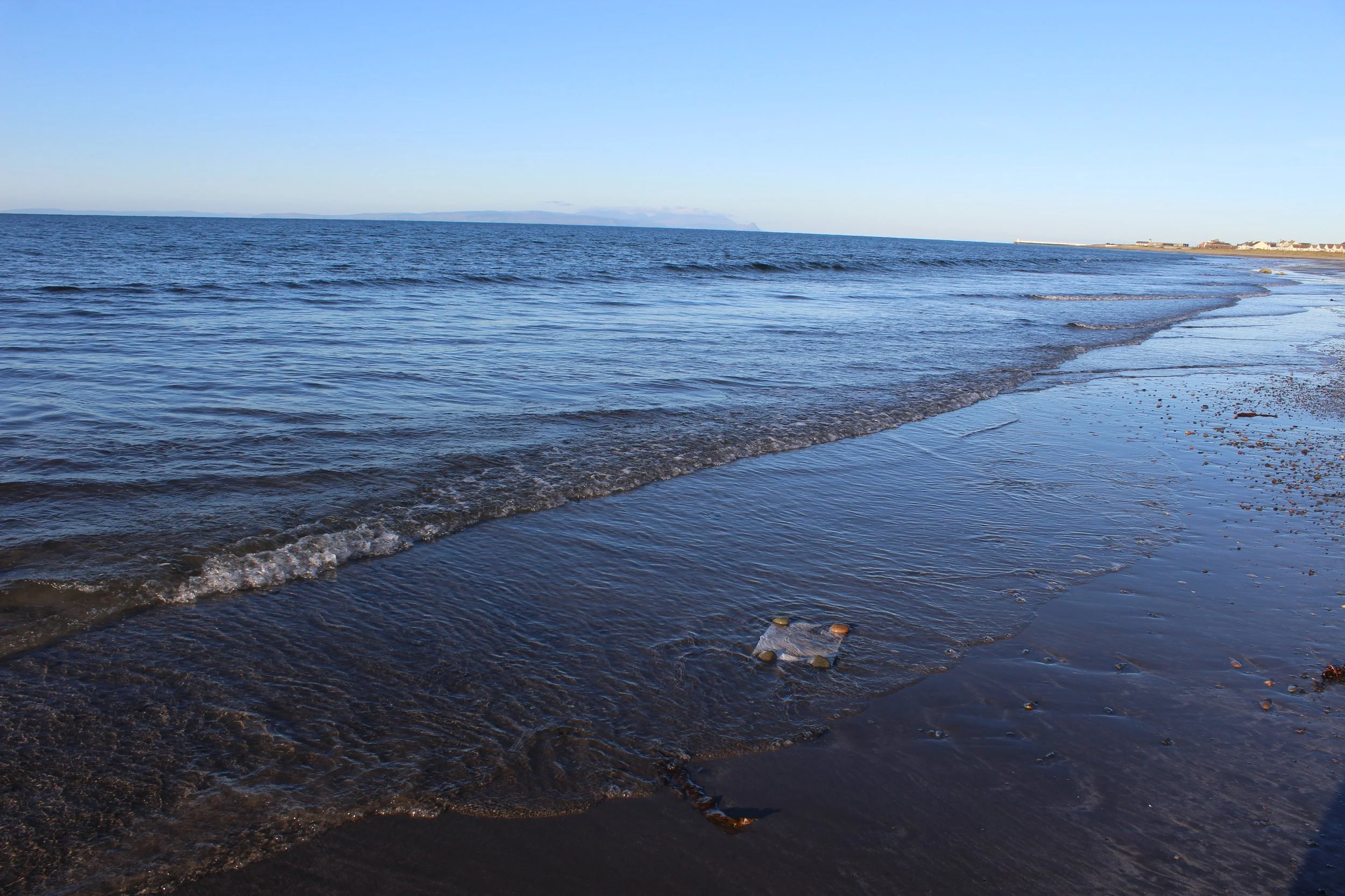 01 Stretching Paper in Sea - Girvan Beach Dec 202511.JPG