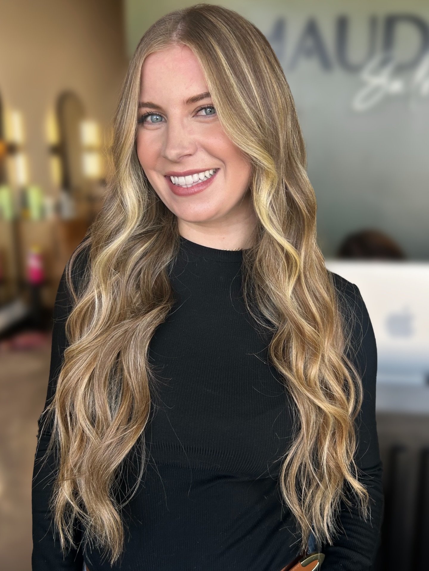 Great hair always looks best on a smiling face 🥰

Gorgeous balayage done by @graciebee.cosmo 

#aveda #avedartist #avedasalon #salon #greeley #greeleycolorado #greeleysalon #nocosalon #denversalon