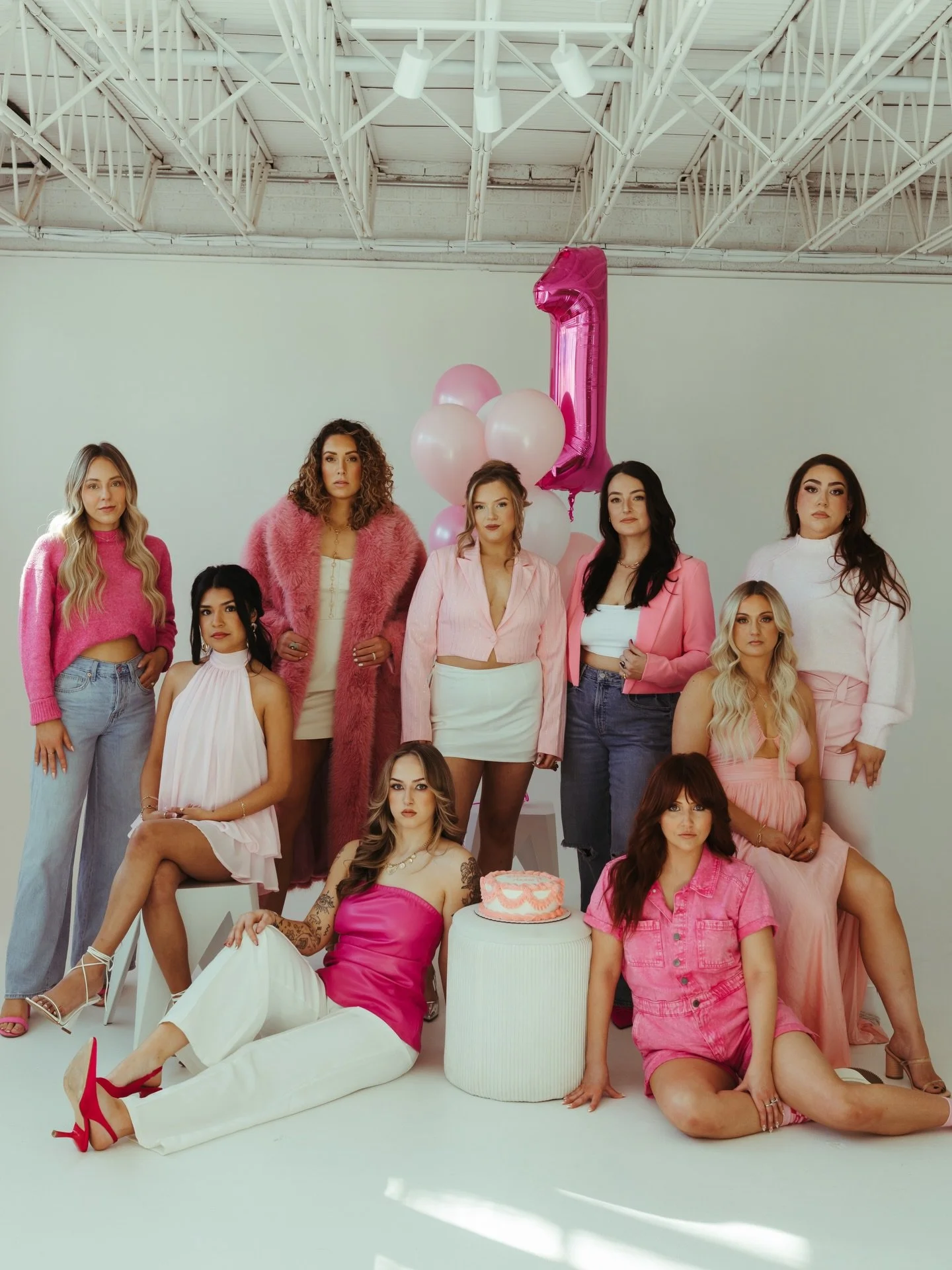 One year of MAUDE 🩷

📸 @melissavillalobosphotography 
💄 @noemys_glam 

#salon #salonowner