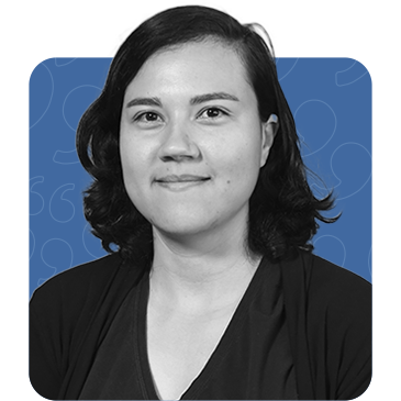 Black and white picture of Eveline Falcão on a blue background