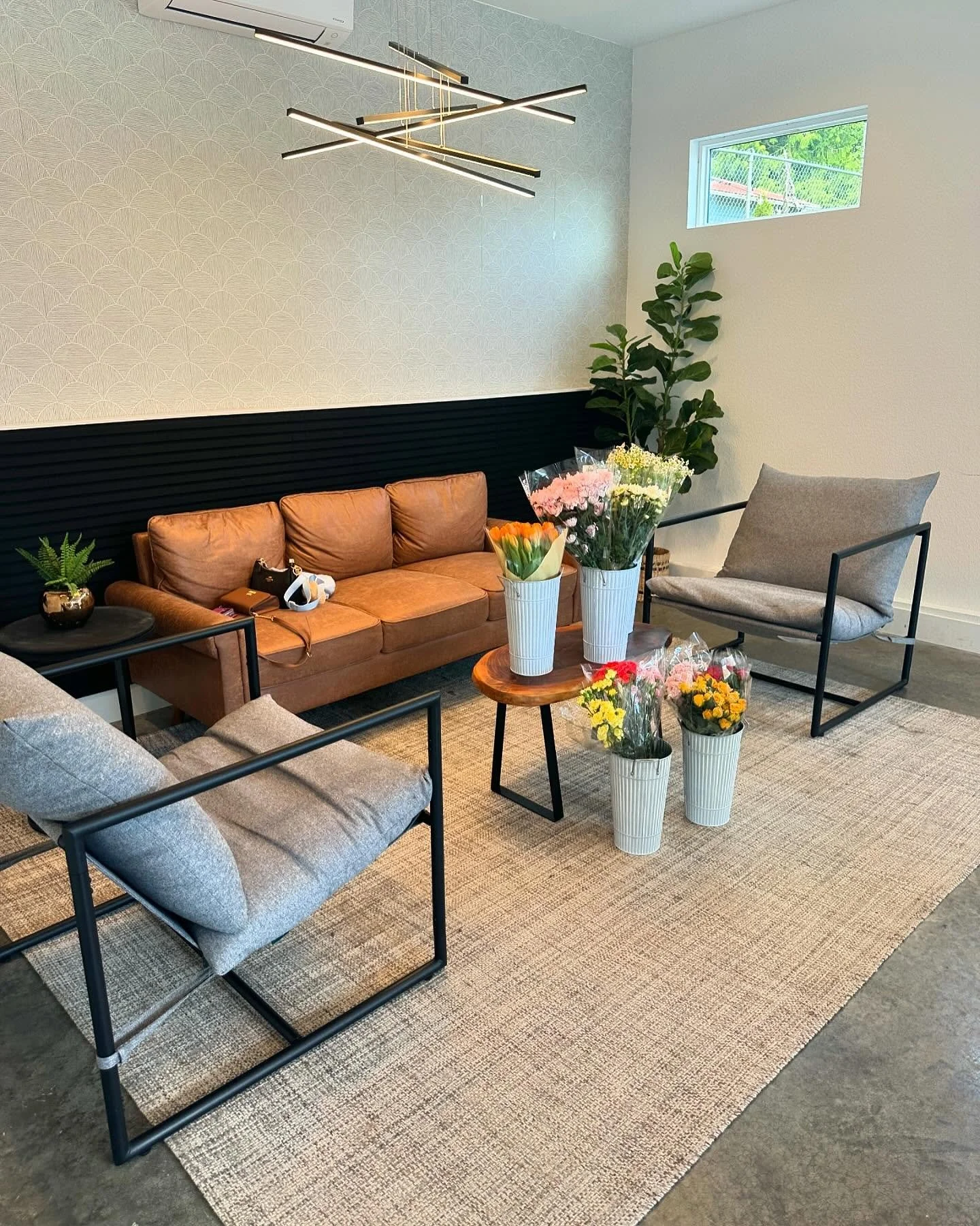 Spring is in the air 🌸

Loving seeing all the flowers coming into The Event Space at Chico as people start to setup bloom bars 

We got to host two baby showers this weekend and the decor was everything!

.
.
.
#theeventspace #kitsapvenue #thechicoc