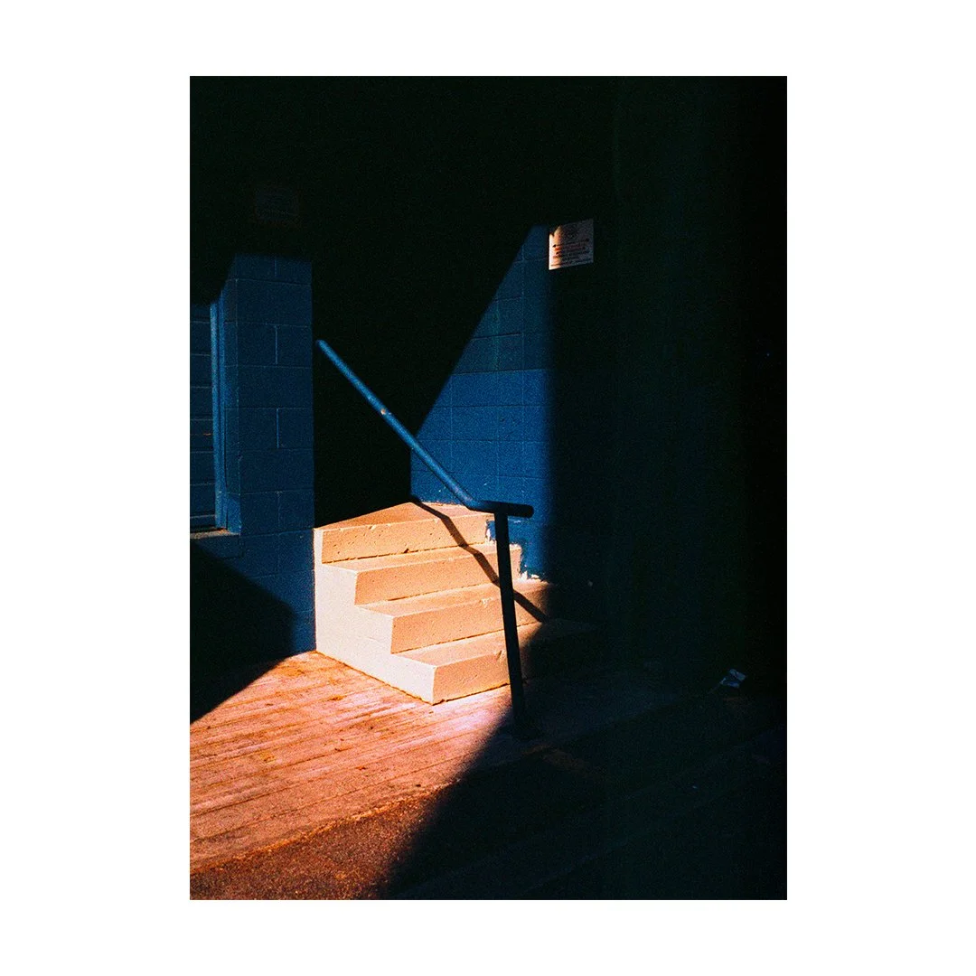 I tried a roll of Harman Phoenix 200. It produces some pretty interesting results. I really liked the way it plays with shadows and hard light. @harmanphoto 
.
.
.
#canonvi #roadtrip #35mm #britishcolumbia #lifestyle #pheonix200  #streetphotography #