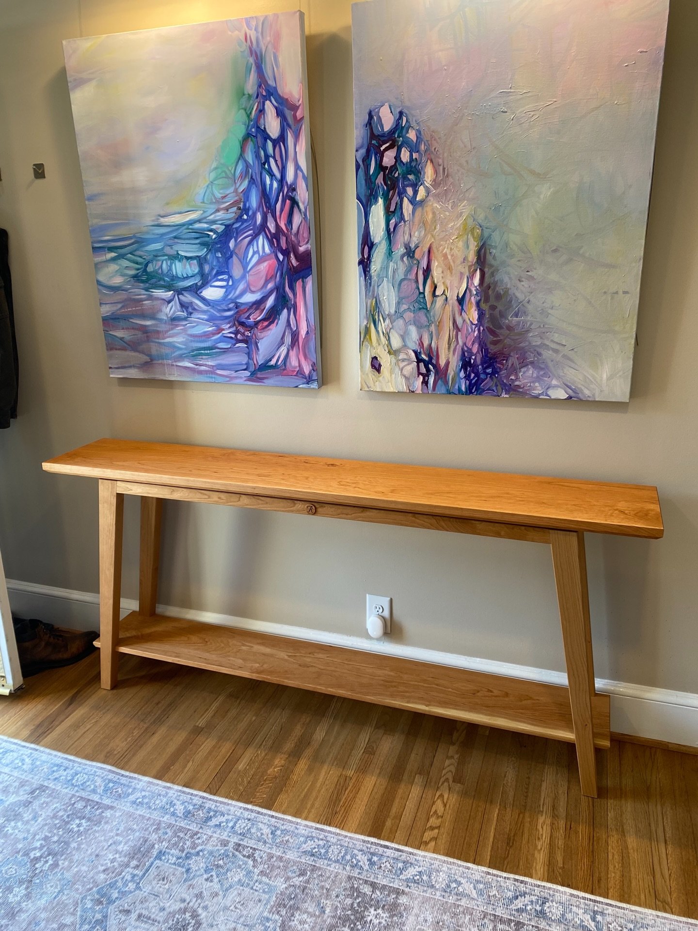 Loved getting to deliver this entryway table to @stephen5ross so I could see firsthand how it looked in the space! If you look closely, you&rsquo;ll see a customized &ldquo;R&rdquo; in the middle. Little add-ons like that make the piece so much more 