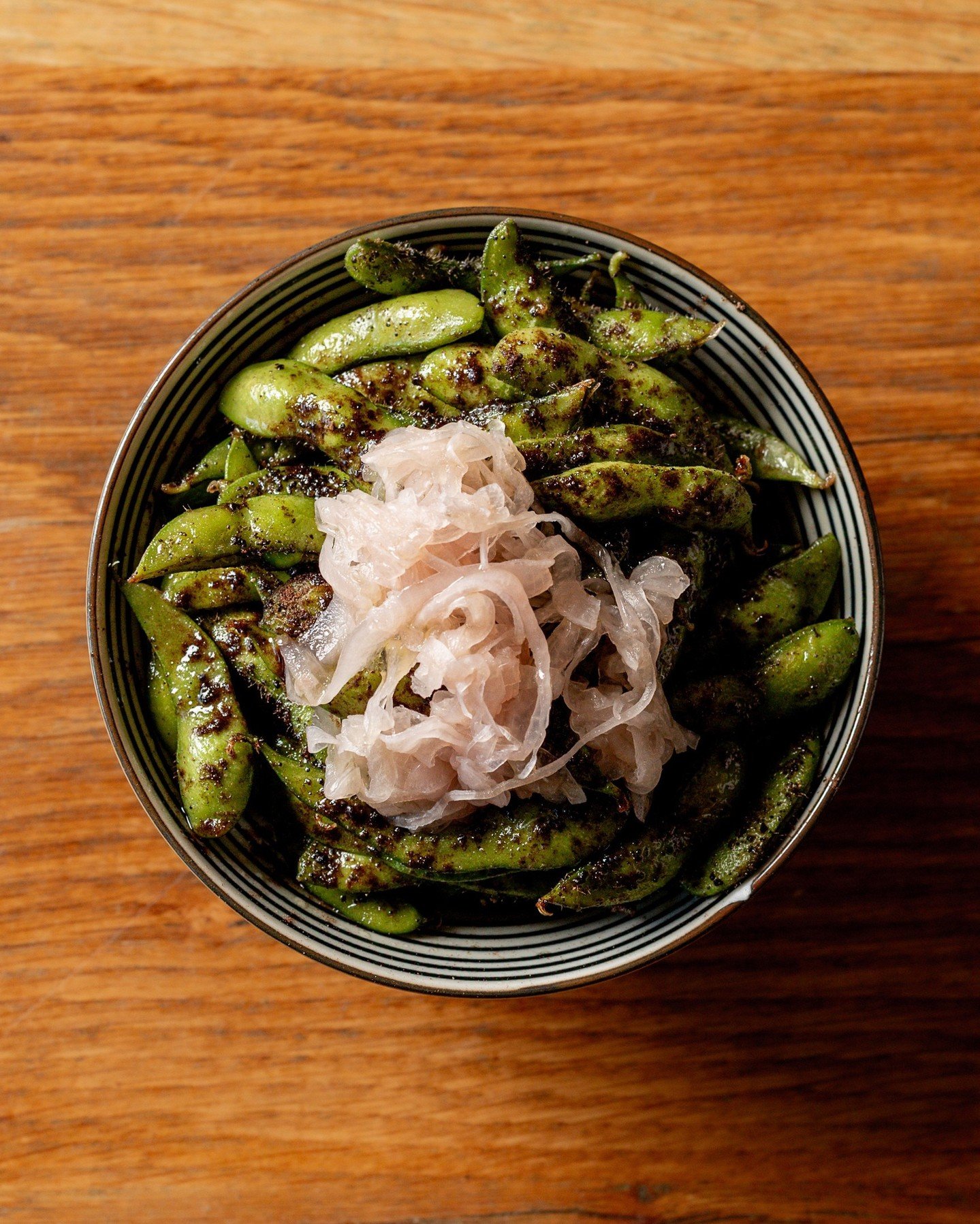 The perfect Kawa Ni night: snack first, share something briny, finish with a cozy, crave-able bite.

💥 STEAMED EDAMAME // truffle.
💥 ROASTED CLAMS // kimchi butter.
💥 RED CURRY COCONUT ONIGIRI // peas, honeynut squash + tofu.
