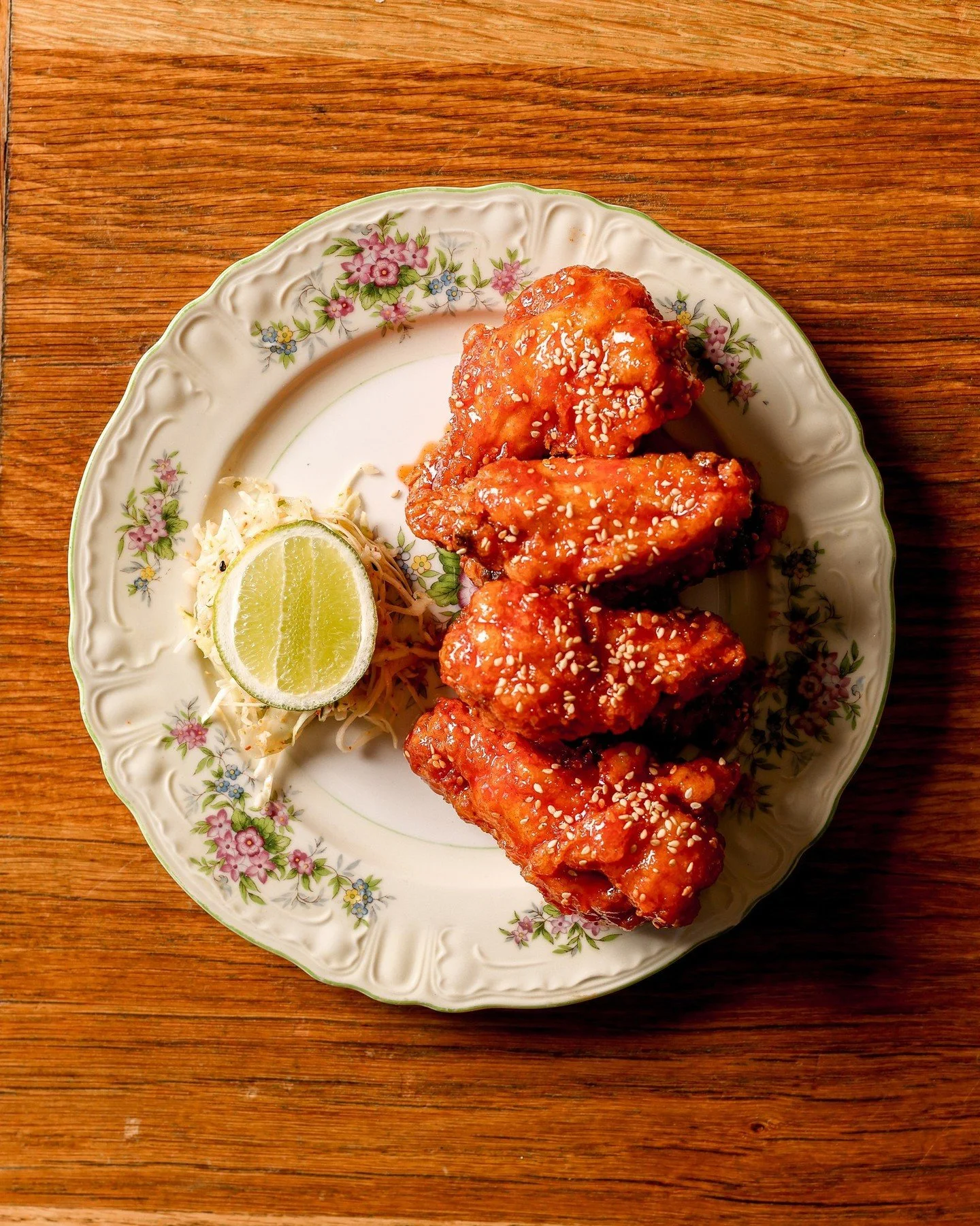 A very serious question for dinner tonight&hellip;
wings or karaage?

💥 CHICKEN WINGS (6) // honey-gochujang, sesame
💥 CHICKEN KARAAGE // original or kung pao w/ peanuts, yuzu goddess