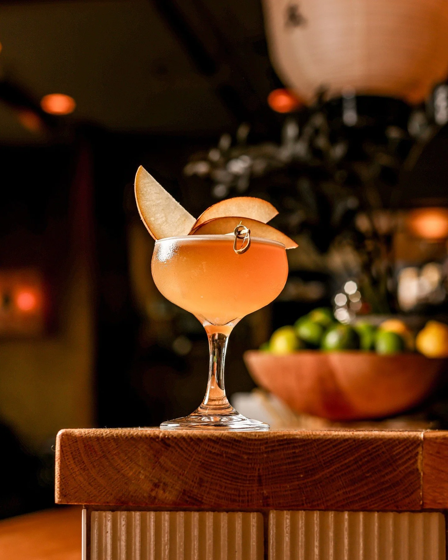 Sharp enough to cut through the week. Meet the Pairing Knife. New to Westport. 🔪 

💥 PEARING KNIFE // ginger shochu,pear, maple, yuzu.