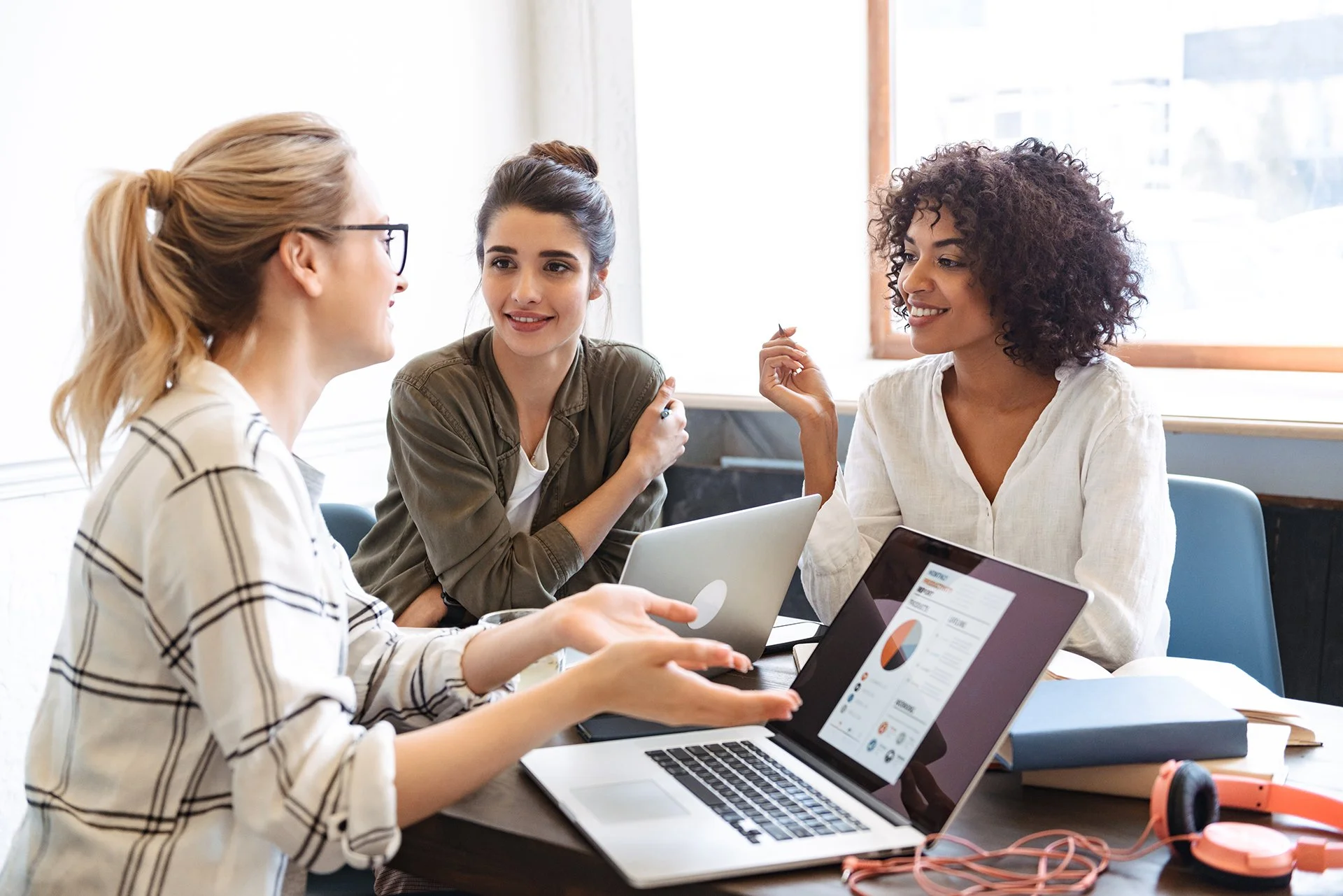 Psychologists in conversation representing private practice mentorship and career development
