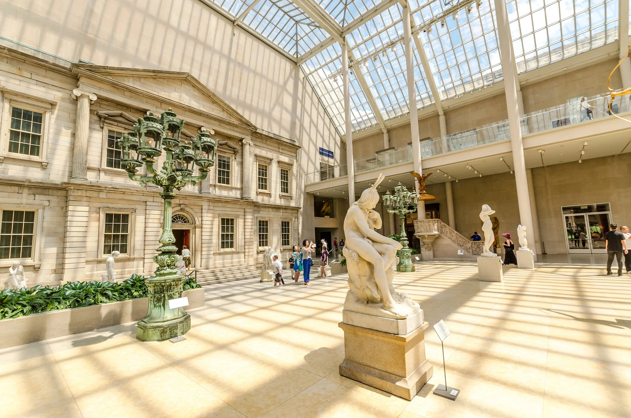 ENGLISH - Online - Join us for The Metropolitan Museum's tour on Feb 14 from 5 to 6 pm Eurotime and 11 am and 12 pm EST in the US