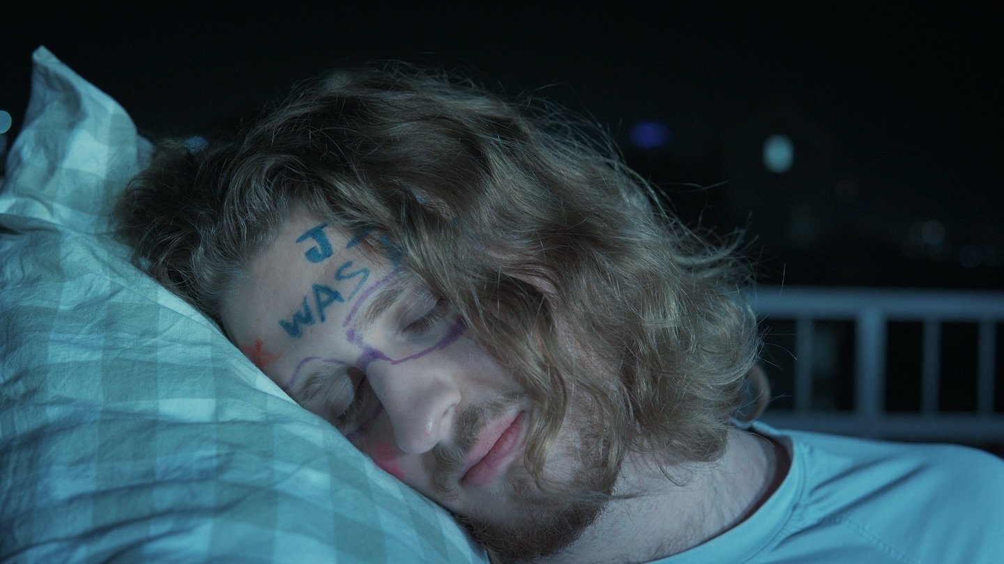 A few months ago, I had the wonderful opportunity to help advertising students out with making some breakfast themed Heinz campaign. 

Thanks @belu.d.jedry for the opportunity!

Director of Photography - @tristonhascamera 
Production Design - @jaroba