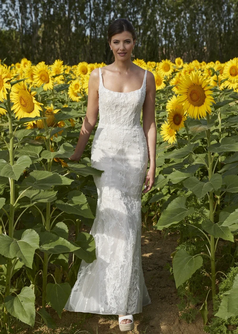 Geneva size 14 £1599
Free Alterations & /Accessories of £329