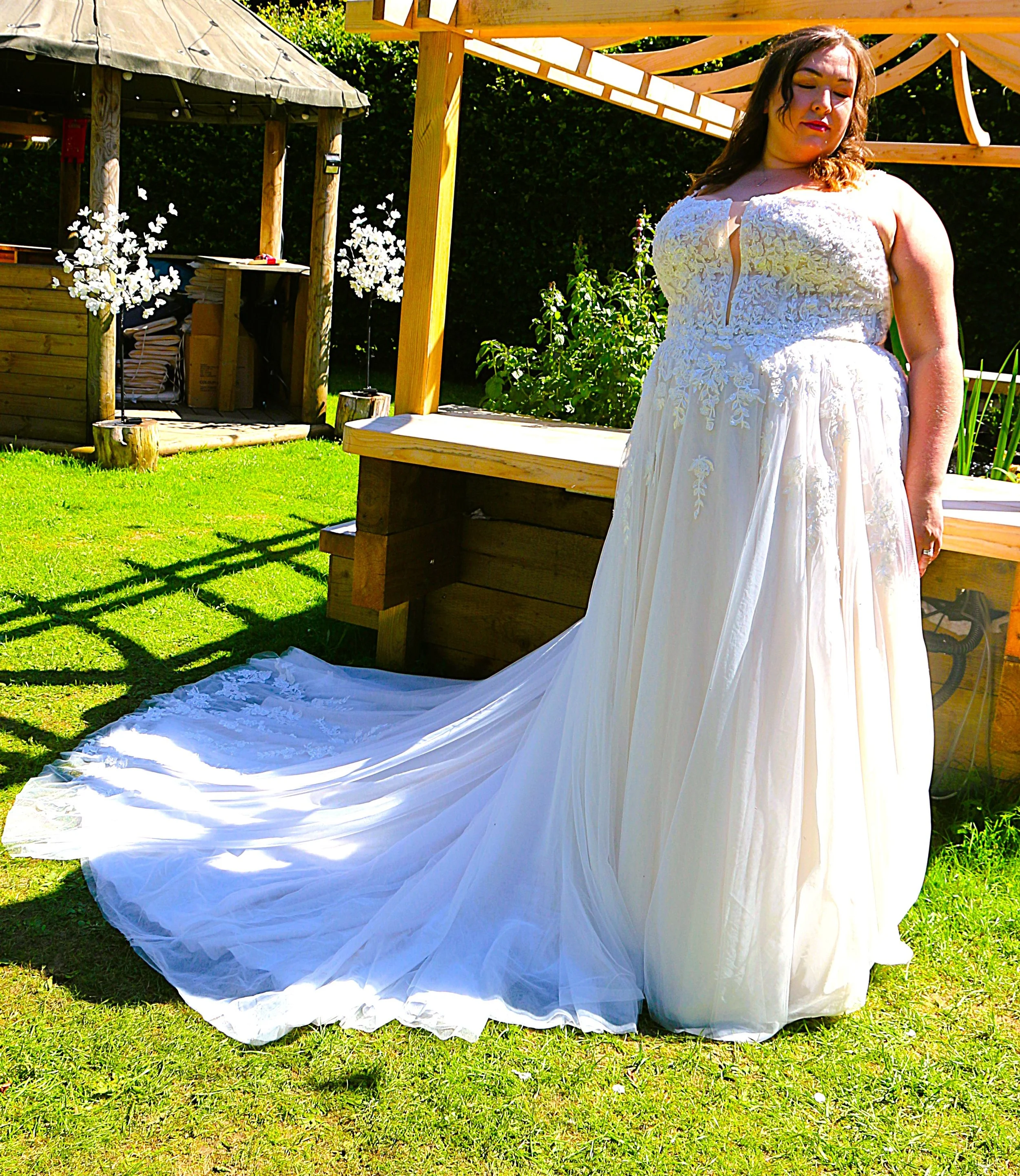 Jordanna size 24 £999
Free Alterations & /Accessories of £199