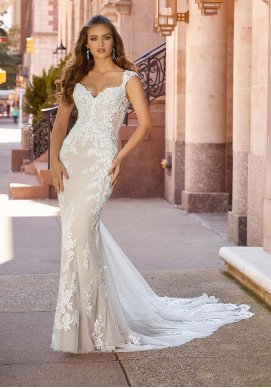Jasmin size 6 £999
Free Alterations & /Accessories of £229