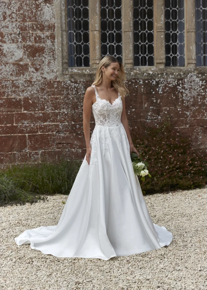 Finch size 22 £1599
Free Alterations & /Accessories of £329