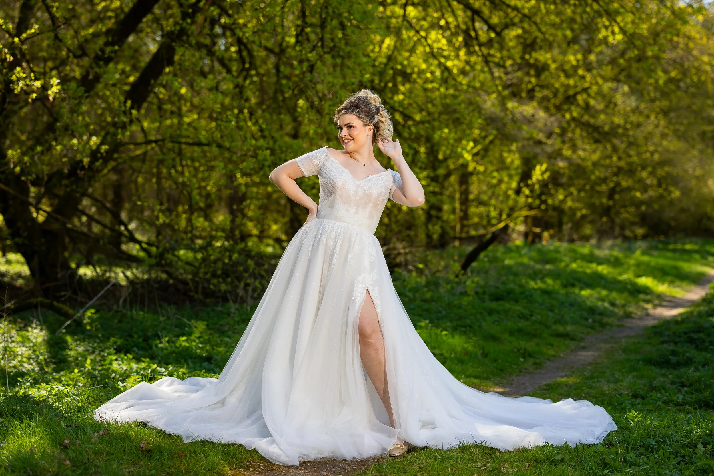 Alesea size 12 £999
Free Alterations & /Accessories of £229