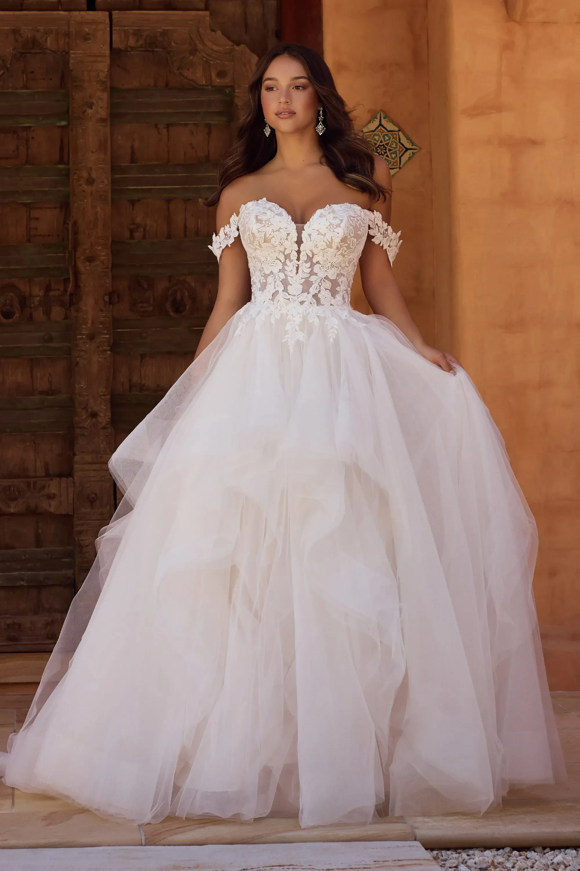 Tilly size 12 £1799
Free Alterations & /Accessories of £359