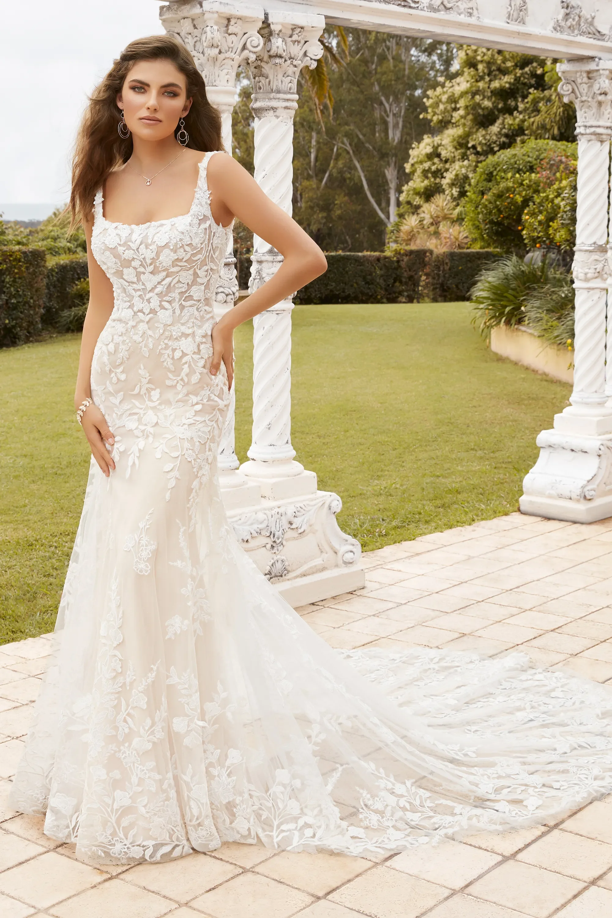 Brittany size 6 £1699
Free Alterations & /Accessories of £349
