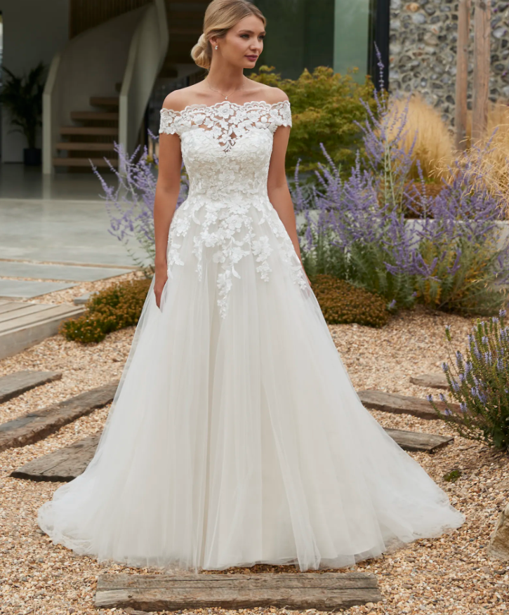 Winafred size 22 £749
Free Alterations & /Accessories of £149