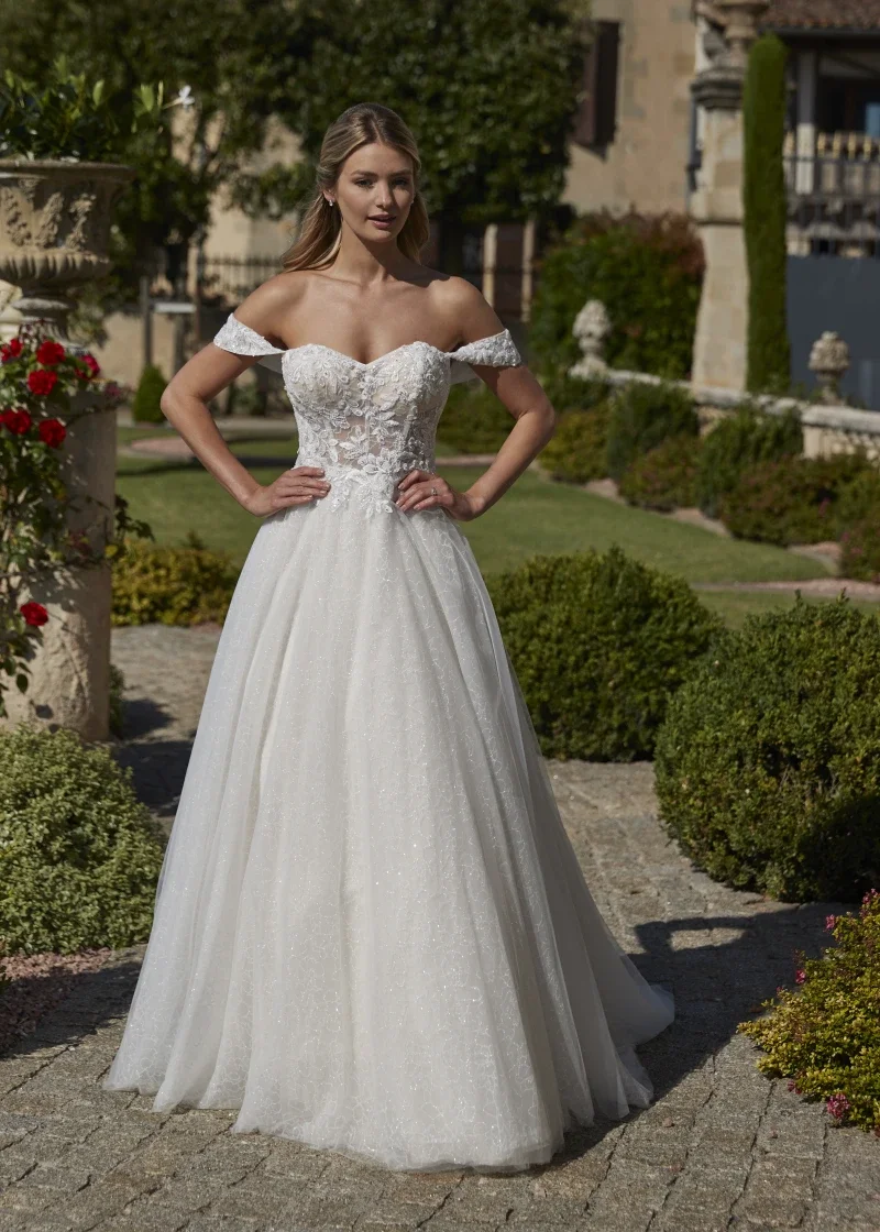 Verona size 8 £1599
Free Alterations & /Accessories of £329