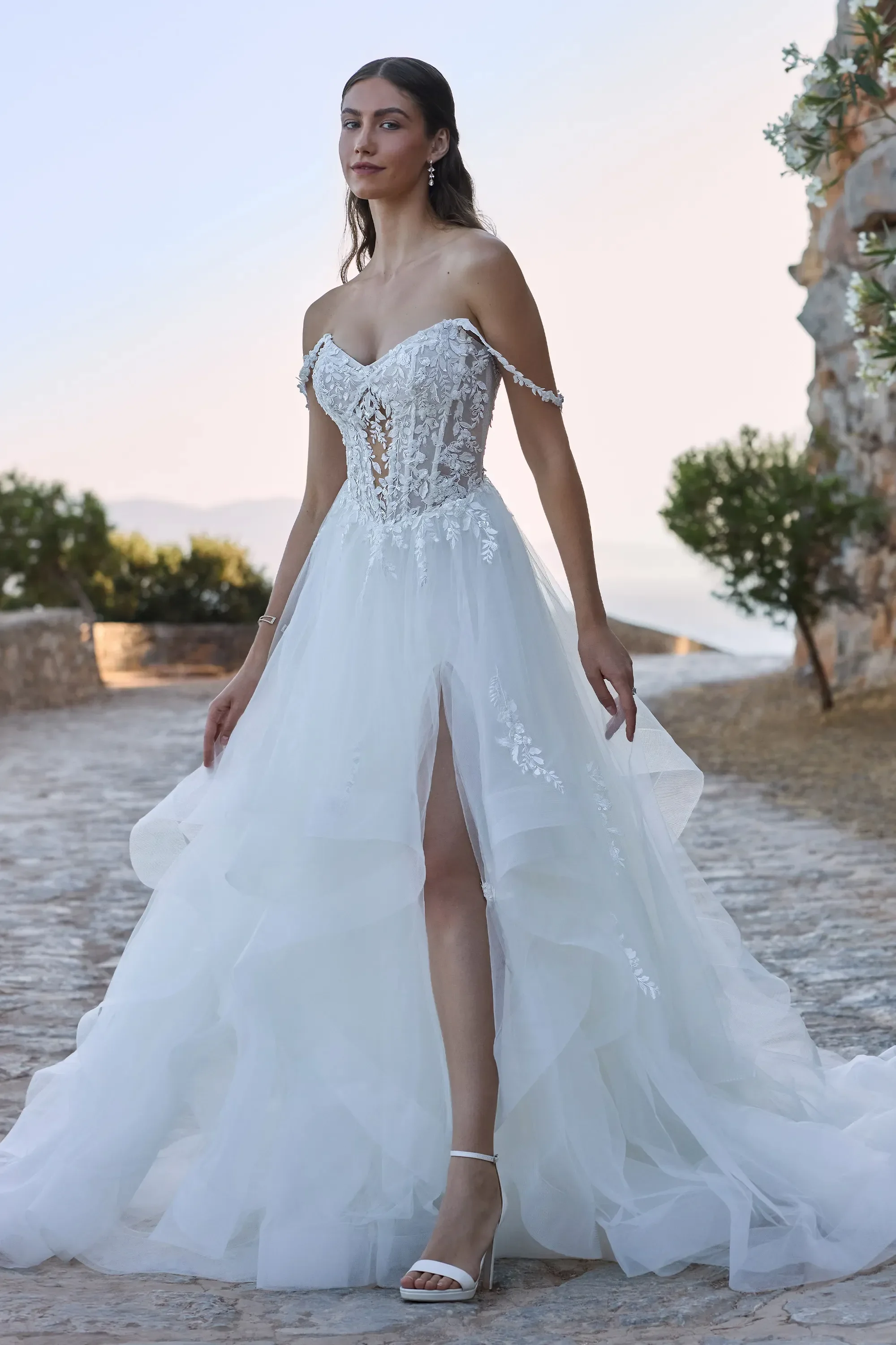 Tia size 12 £1799
Free Alterations & /Accessories of £359