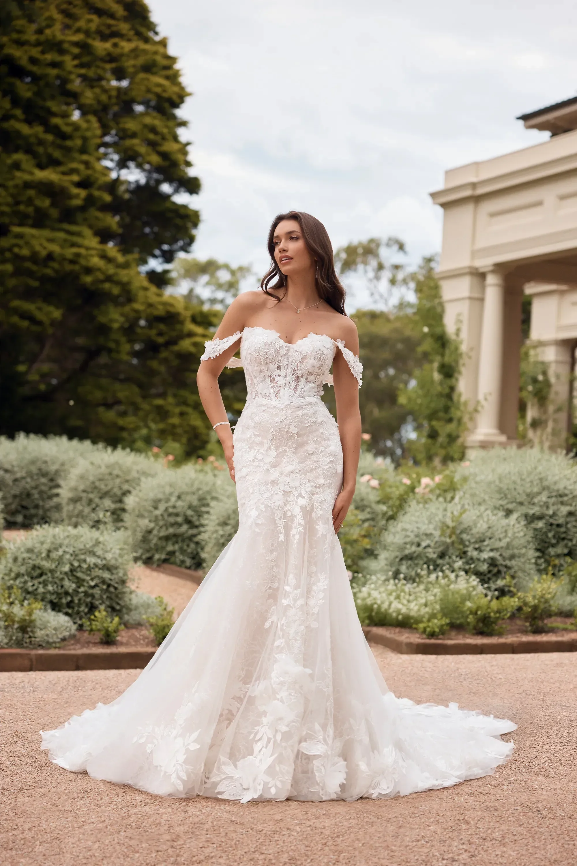 Paris size 12 £1999
Free Alterations & /Accessories of £499