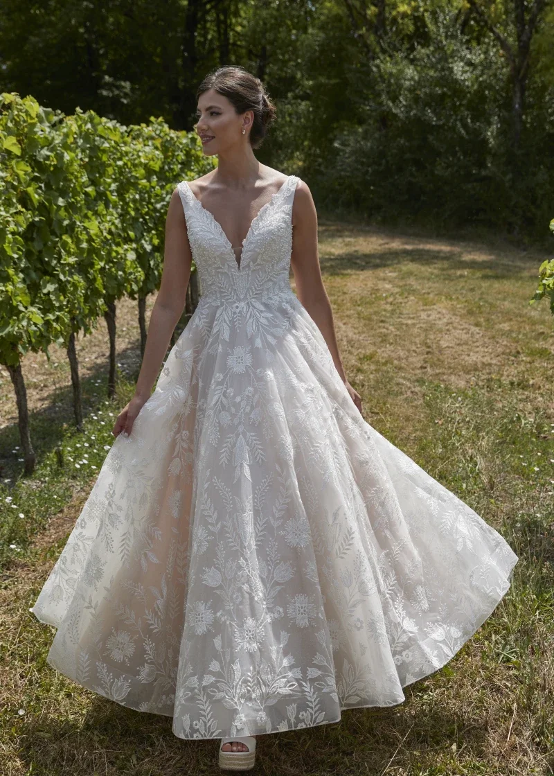 Boston size 14 £1599
Free Alterations & /Accessories of £329