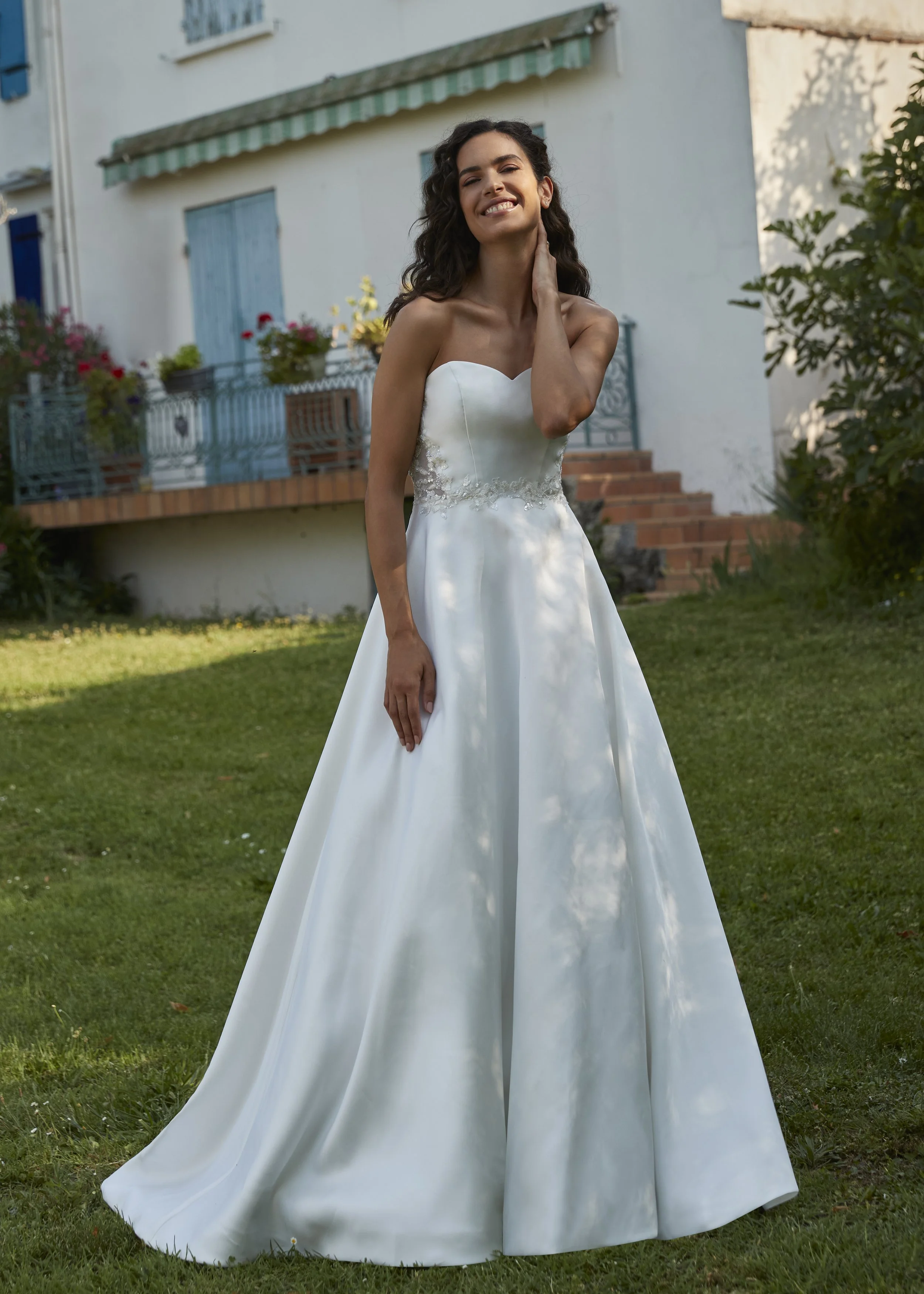 London size 8 £799
Free Alterations & /Accessories of £159
