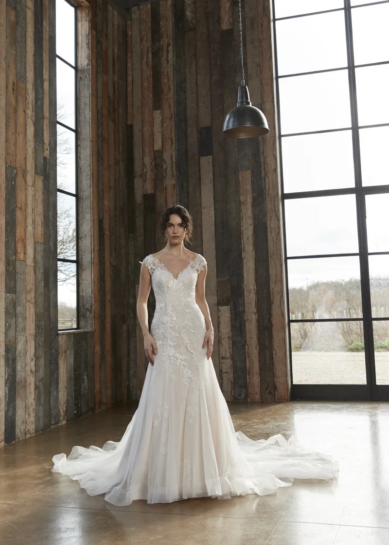 Dallas size 8 £1599
Free Alterations & /Accessories of £329