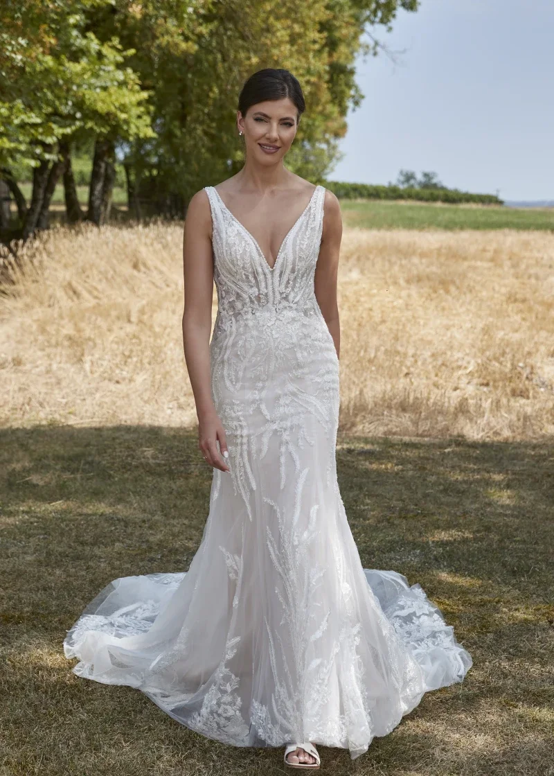 Maldives size 14 £1599
Free Alterations & /Accessories of £329