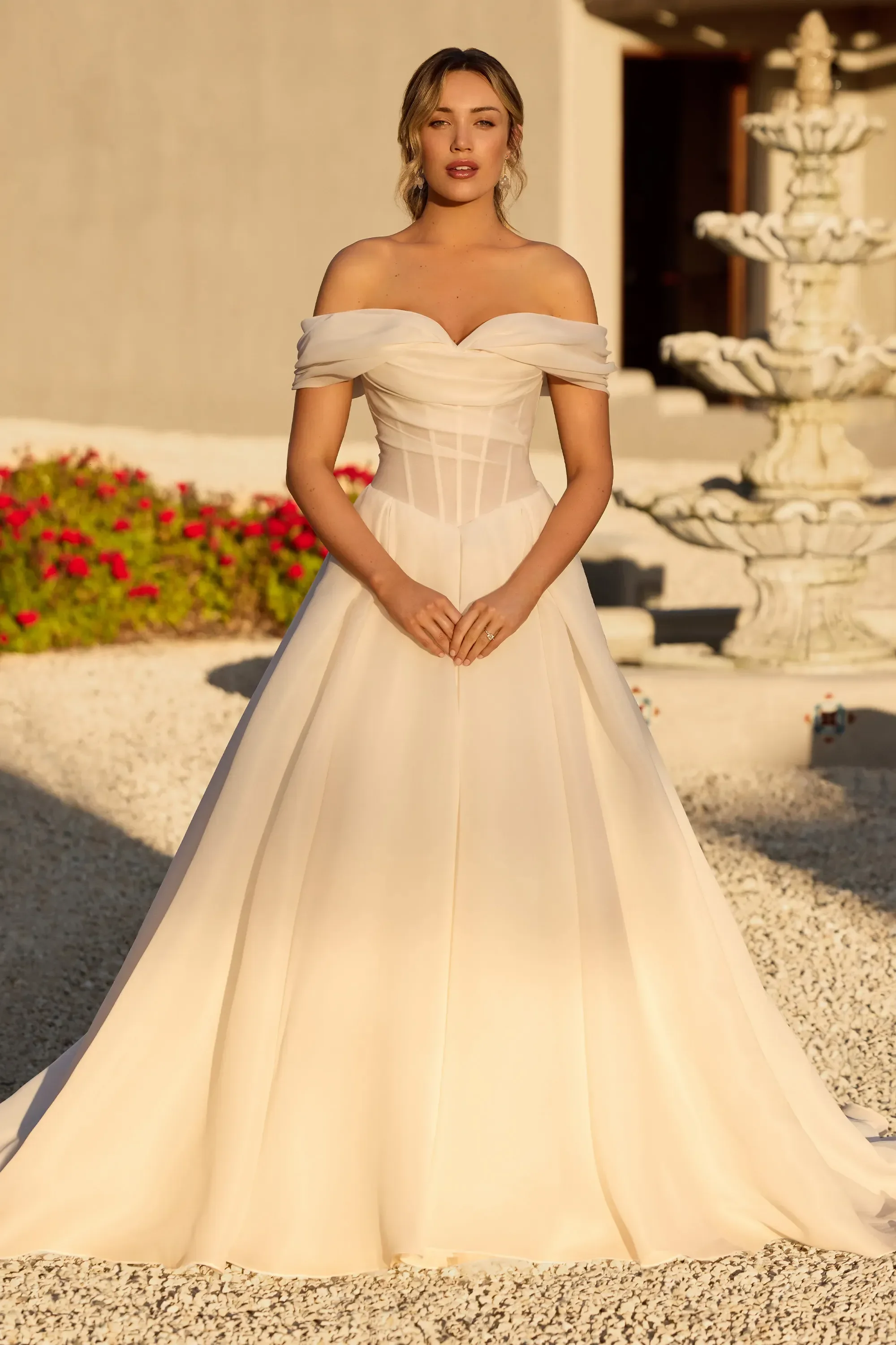 Ariane size 6 £1899
Free Alterations & /Accessories of £379