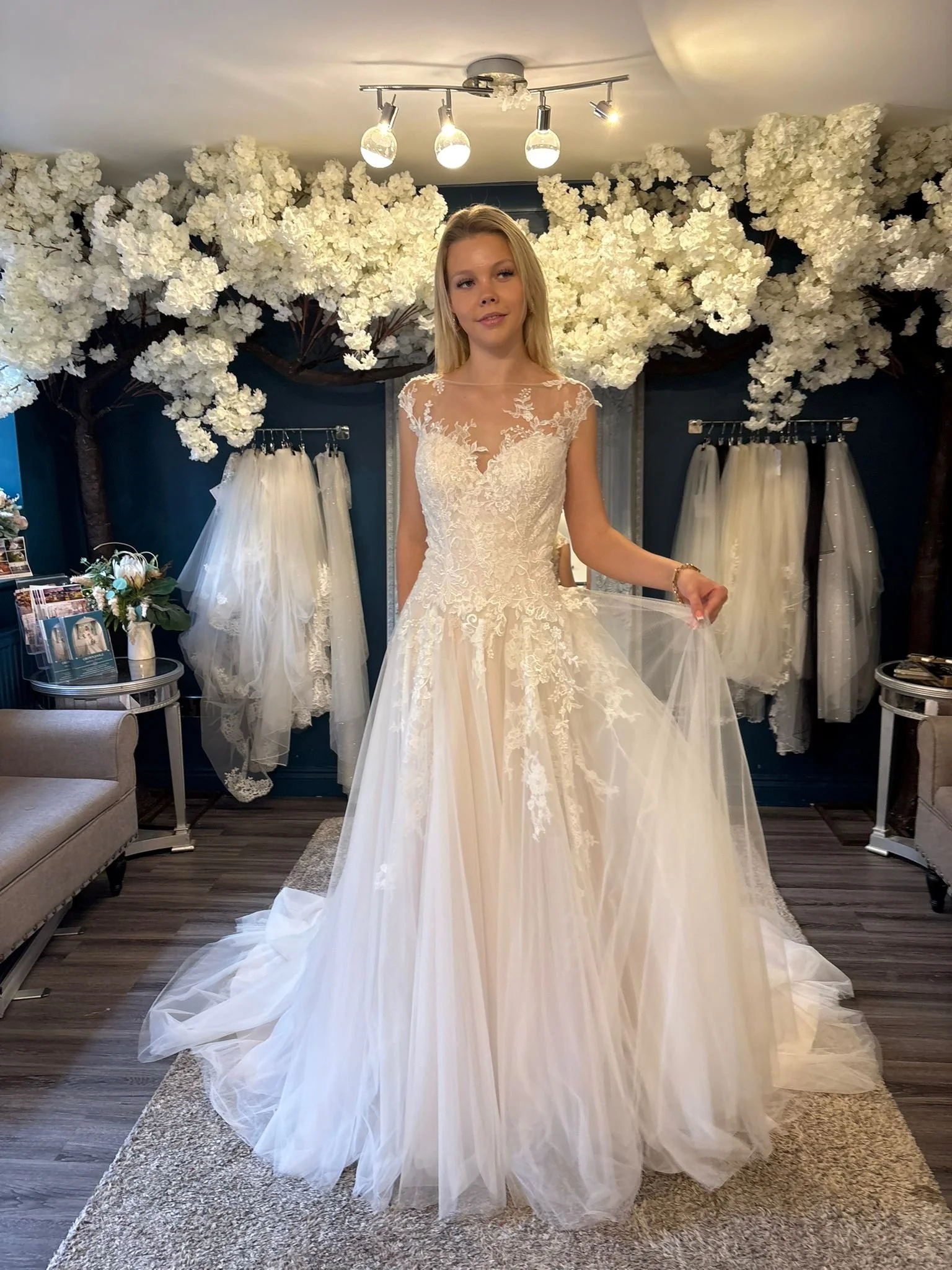 Berlin Size 6 £1499
Free Alterations & Accessories of £299