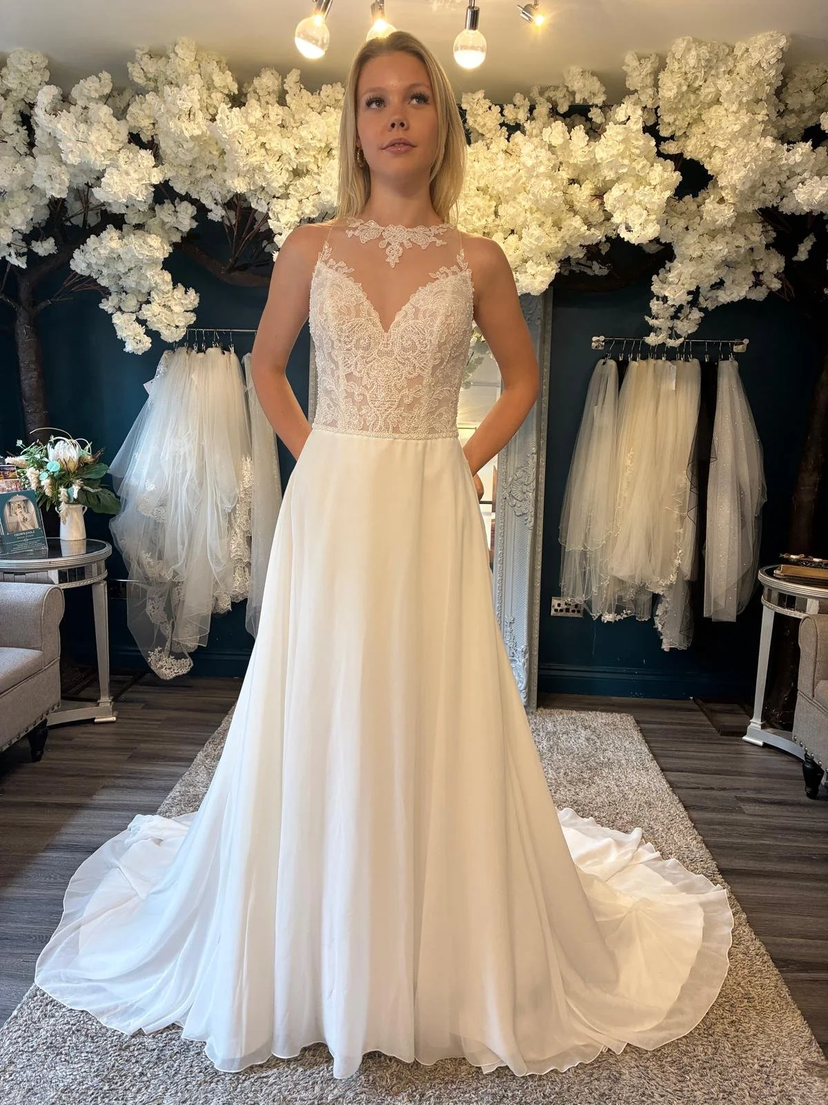 Tokyo Size 12 £1599
Free Alterations & Accessories of £329