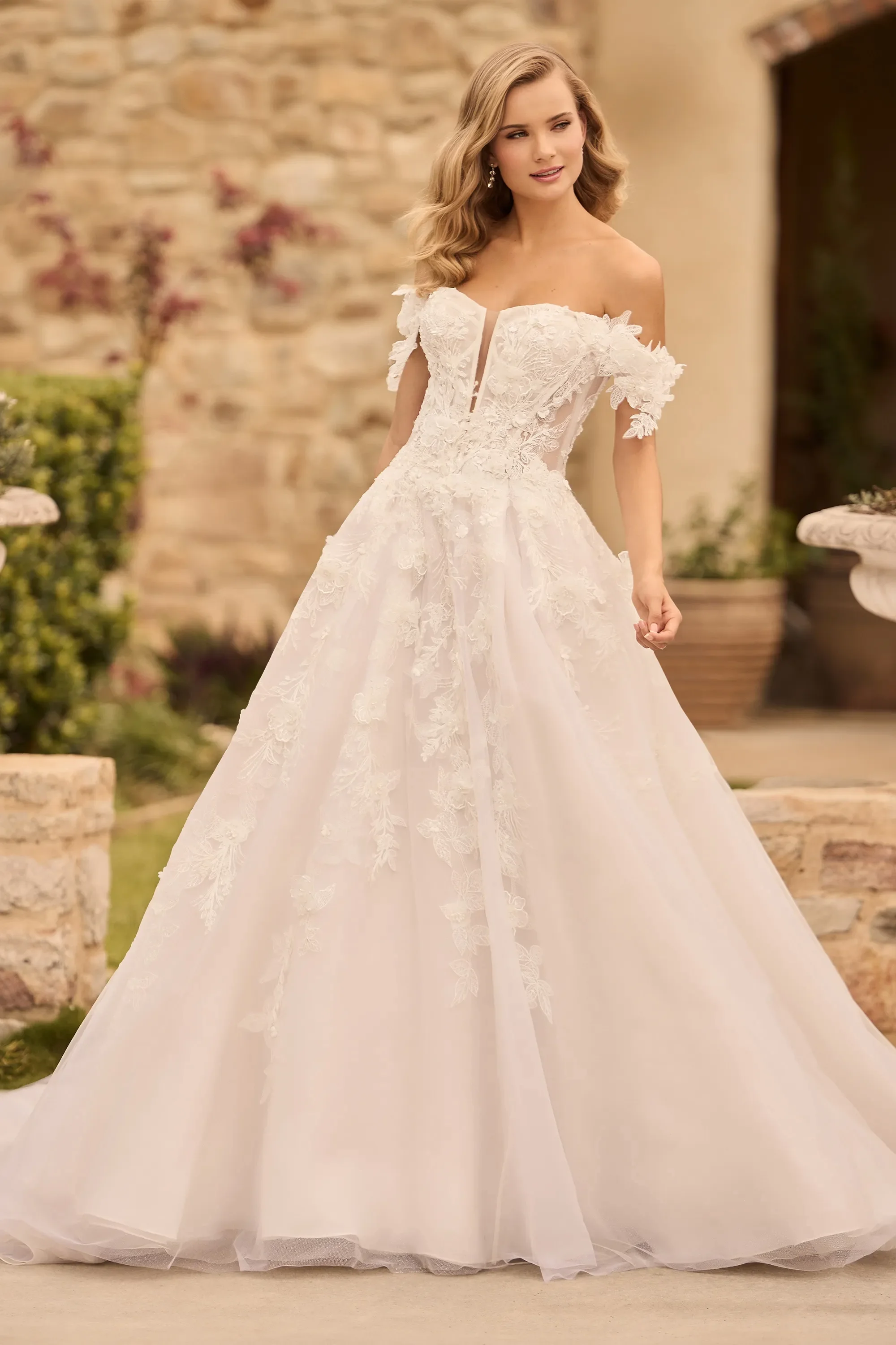 Blossom size 6 £1999
Free Alterations & /Accessories of £499