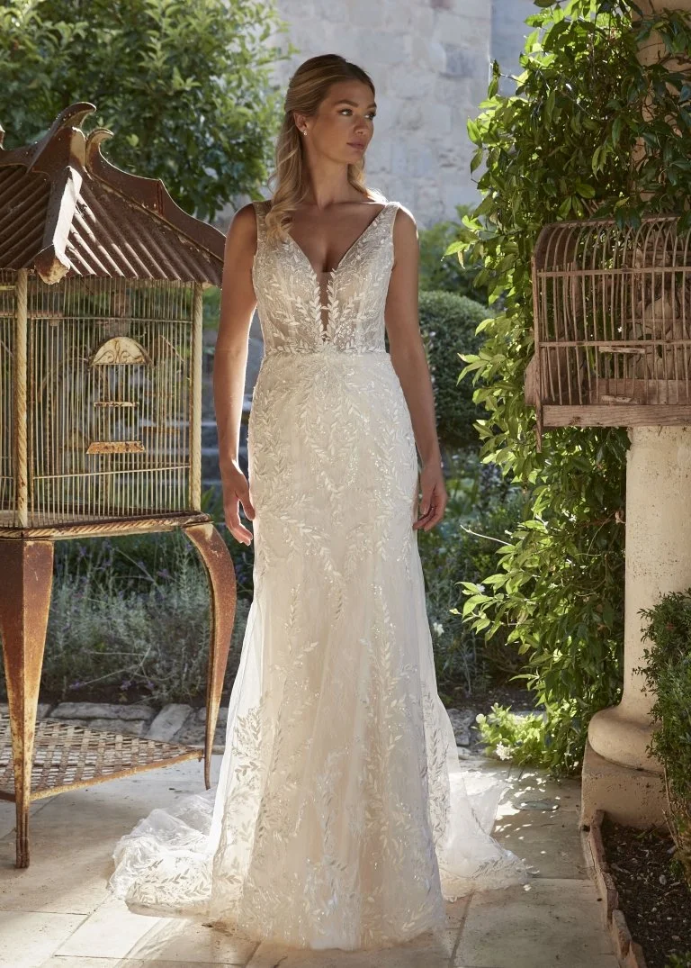Saylor size 14 £1499
Free Alterations & /Accessories of £299