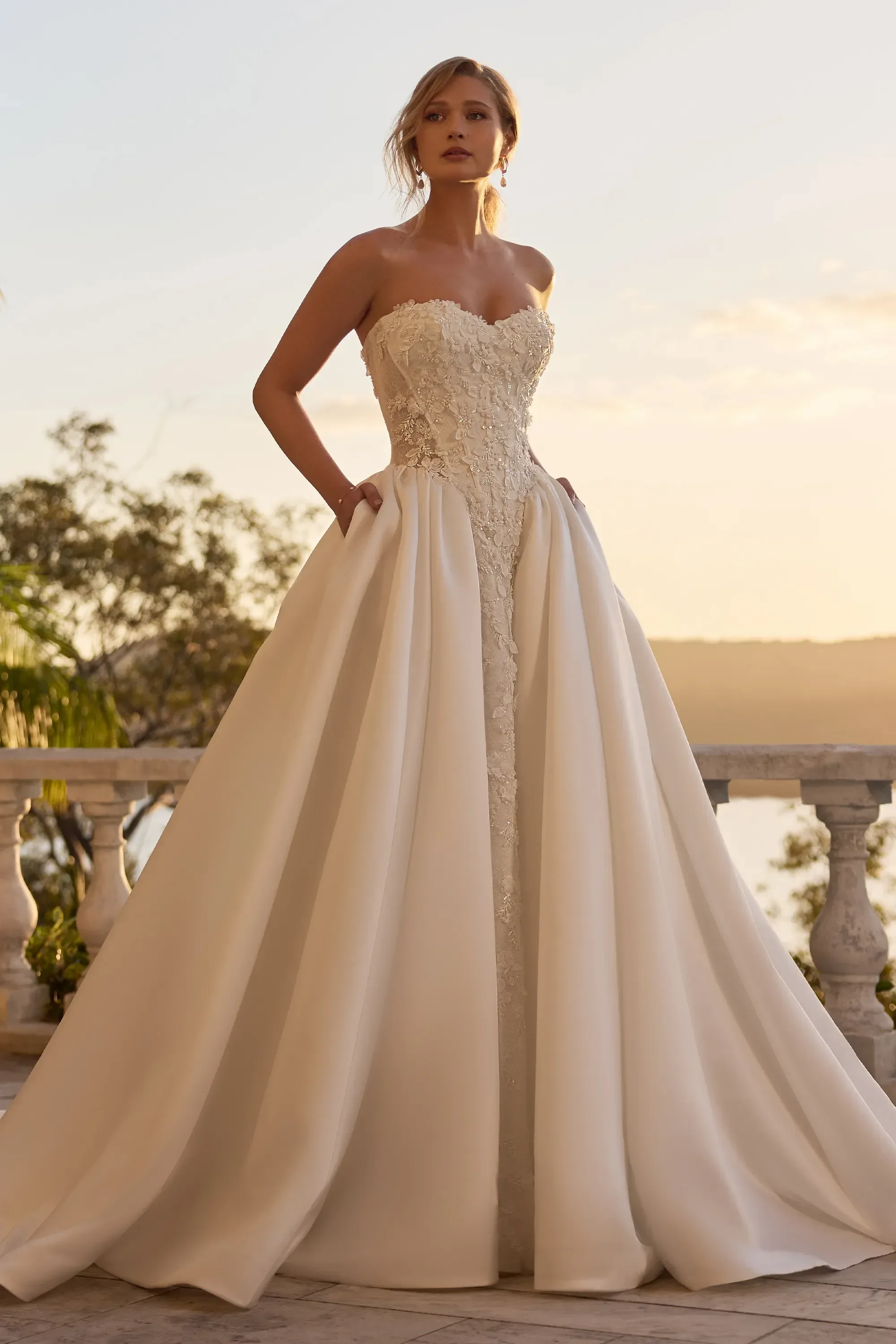 Tiffany size 6 £1899
Free Alterations & /Accessories of £379