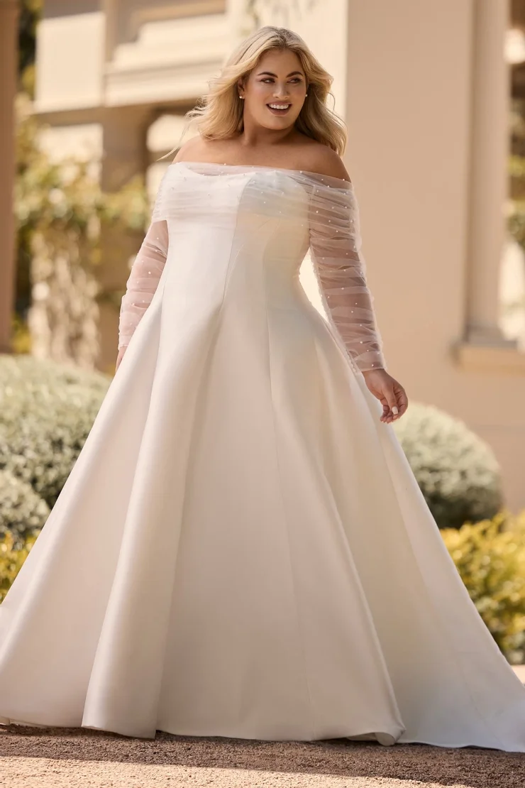 Pearl-Ann size 26 £999
Free Alterations & /Accessories of £199