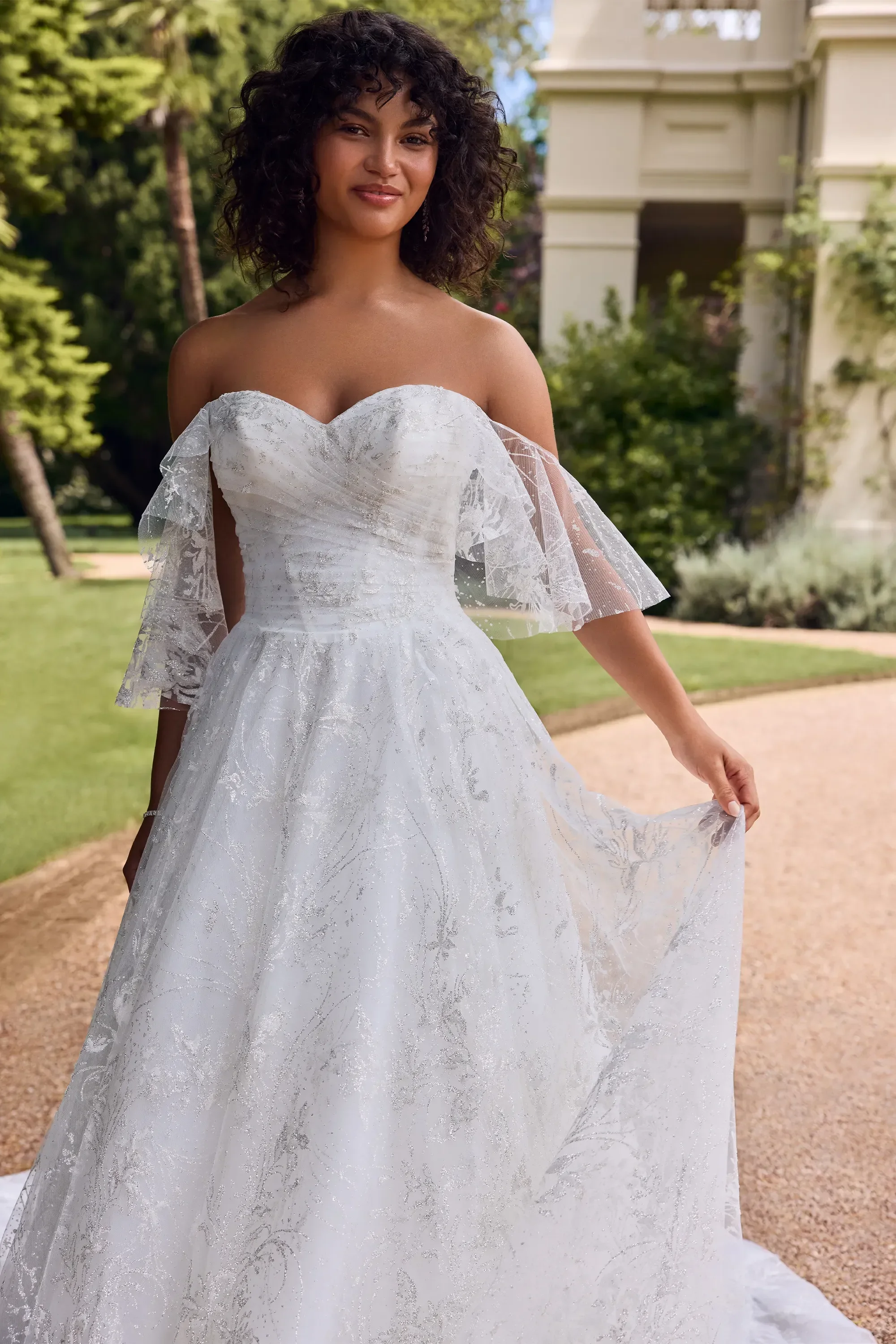 Noelle size 12 £1799
Free Alterations & /Accessories of £359