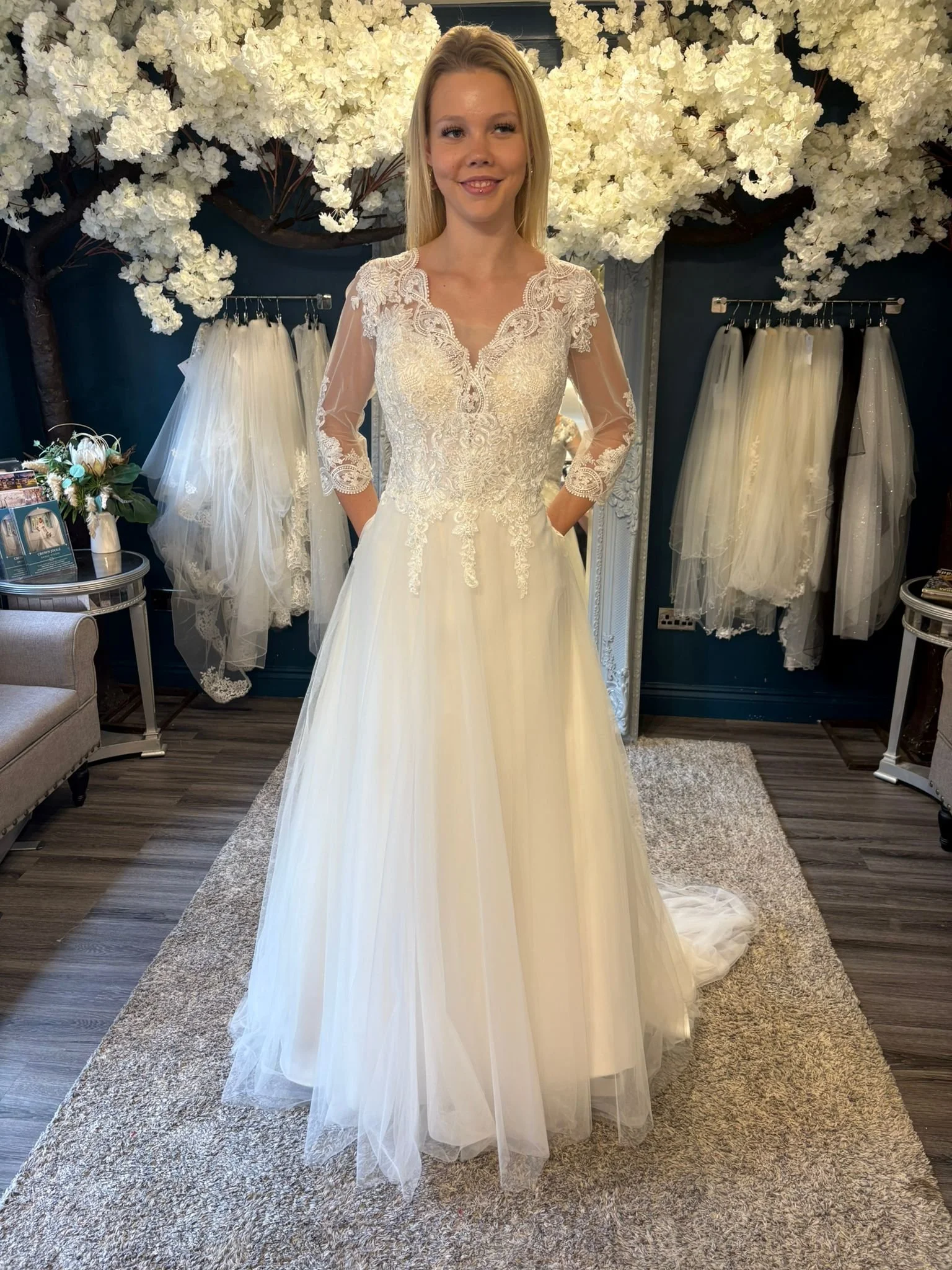 Kenya Size 14 £799
Free Alterations & Accessories of £159